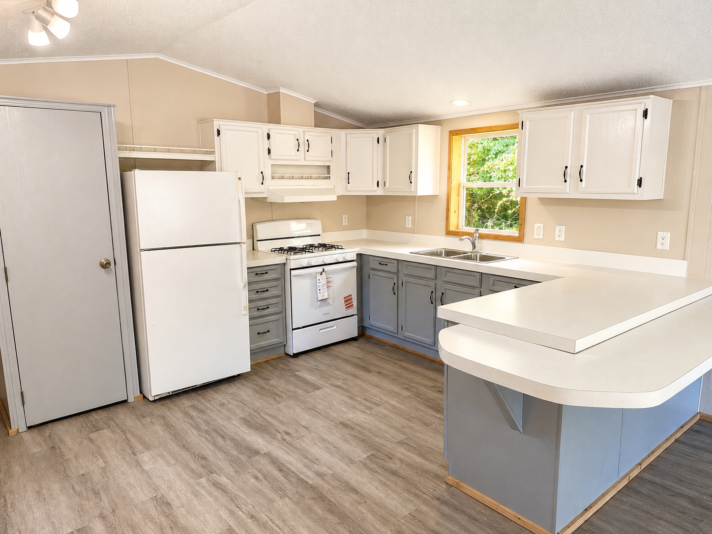 2000 single family home for sale at 4856 State 84 Highway, Unit Lot 40 in Longville, MN — 2 bed, 1 bath (photo 4 of 10)