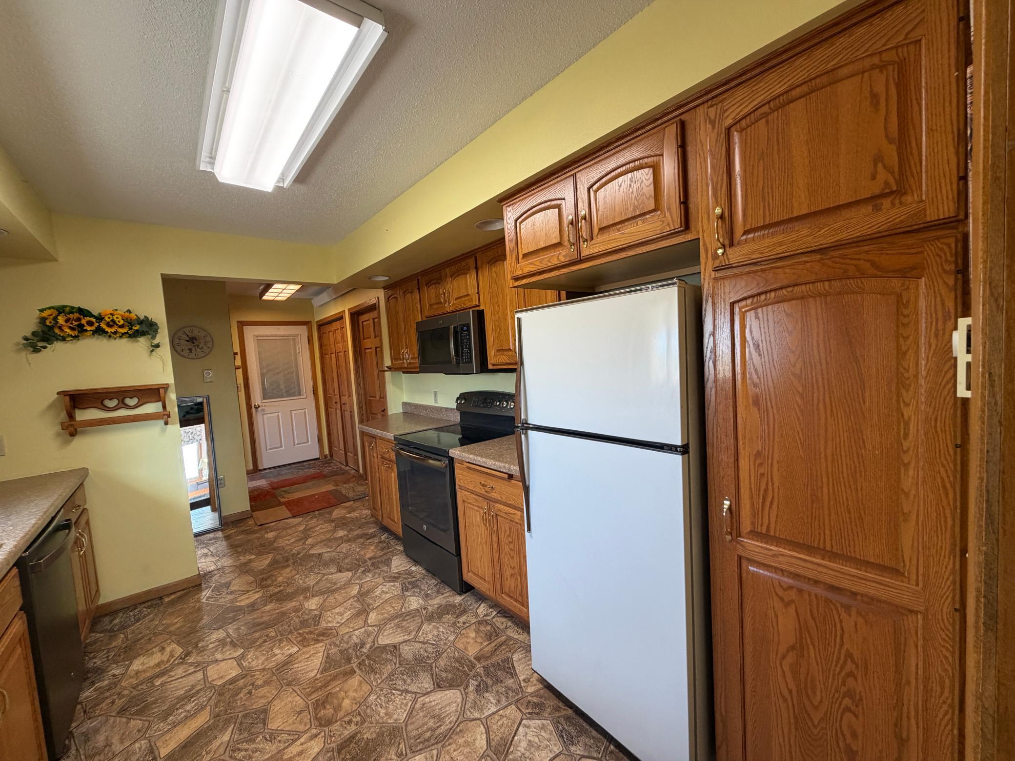 1945 single family home for sale at 6659 122nd Avenue SE in Lisbon, ND — 3 bed, 3 bath (photo 3 of 53)