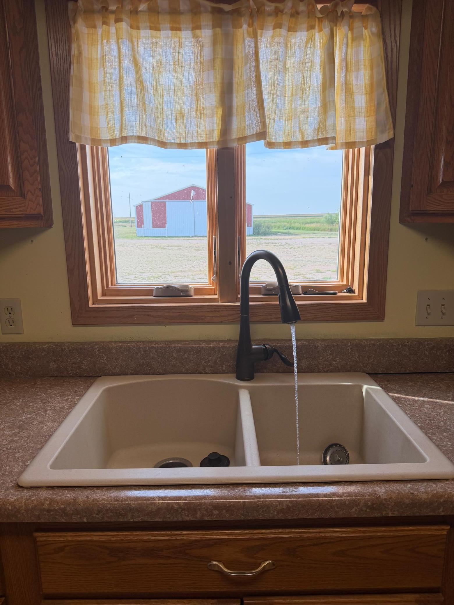 1945 single family home for sale at 6659 122nd Avenue SE in Lisbon, ND — 3 bed, 3 bath (photo 4 of 53)