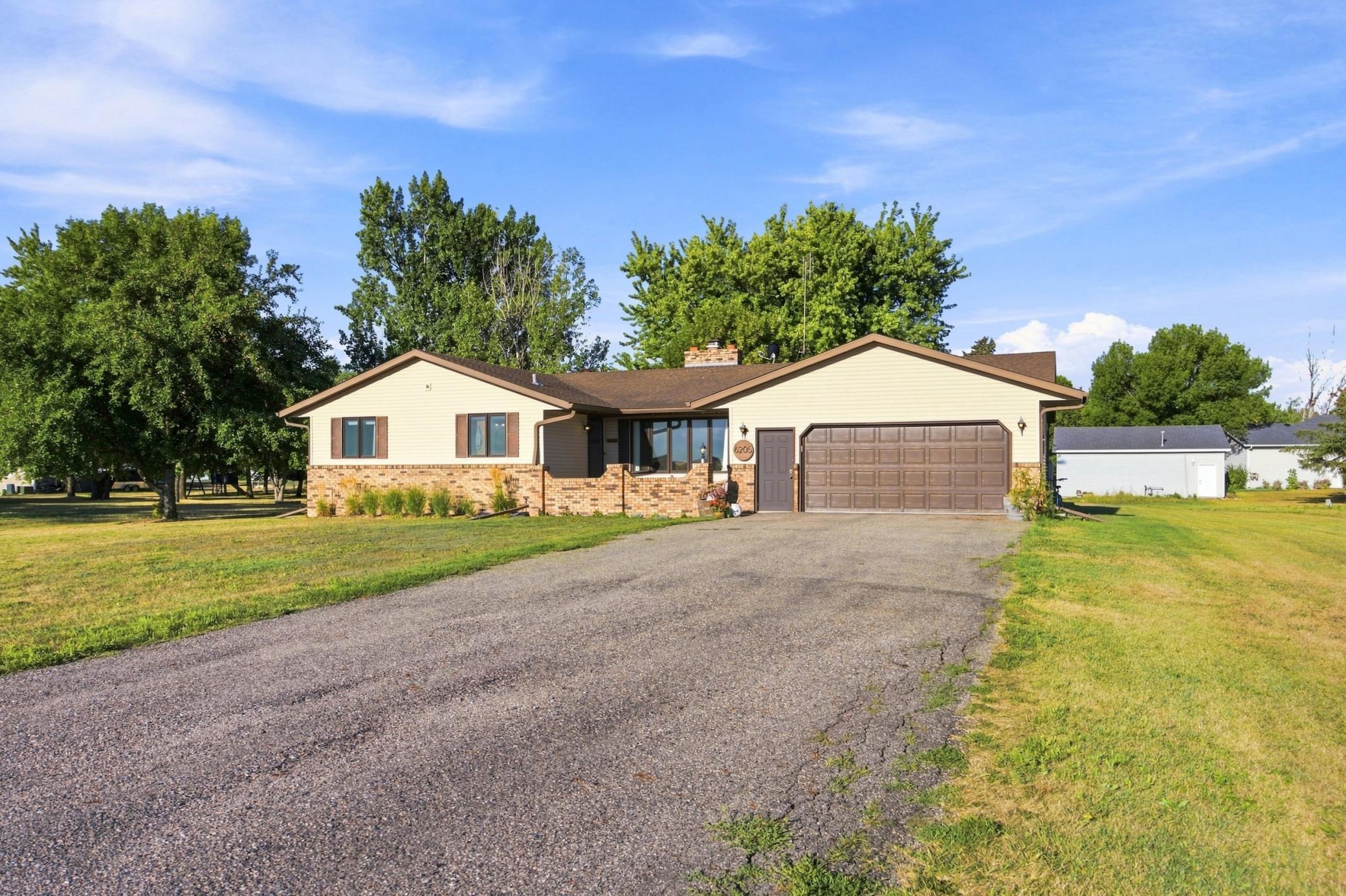 1975 single family home for sale at 6205 Oakport Street N in Moorhead, MN — 3 bed, 2 bath (photo 2 of 40)