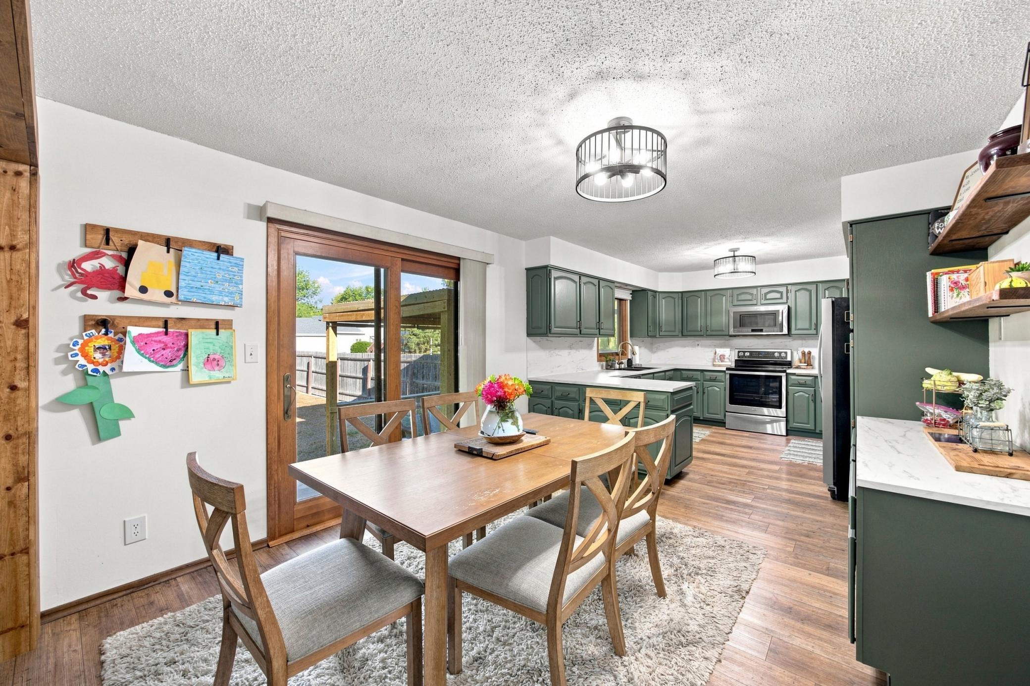 1975 single family home for sale at 6205 Oakport Street N in Moorhead, MN — 3 bed, 2 bath (photo 11 of 40)