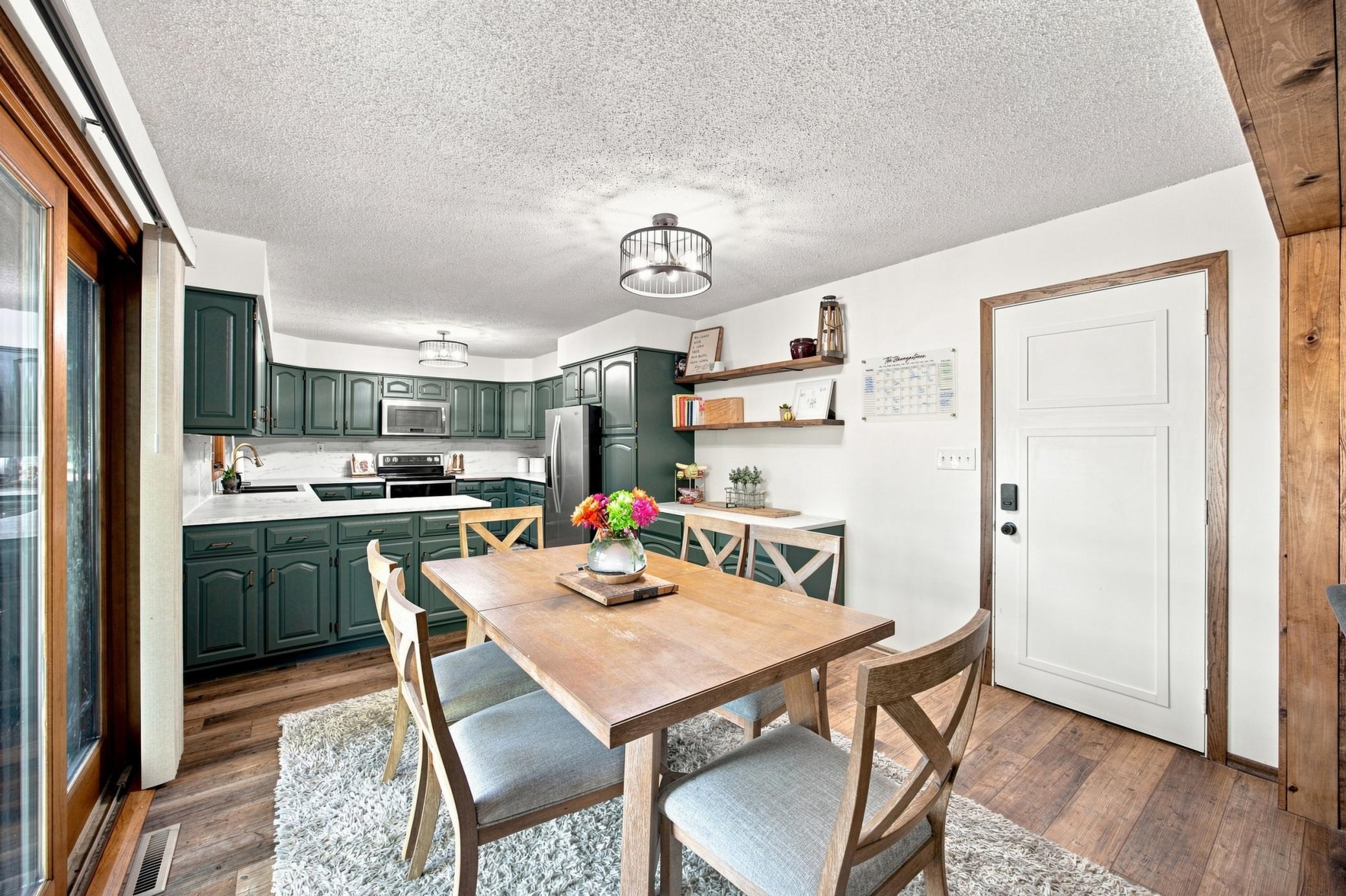 1975 single family home for sale at 6205 Oakport Street N in Moorhead, MN — 3 bed, 2 bath (photo 12 of 40)