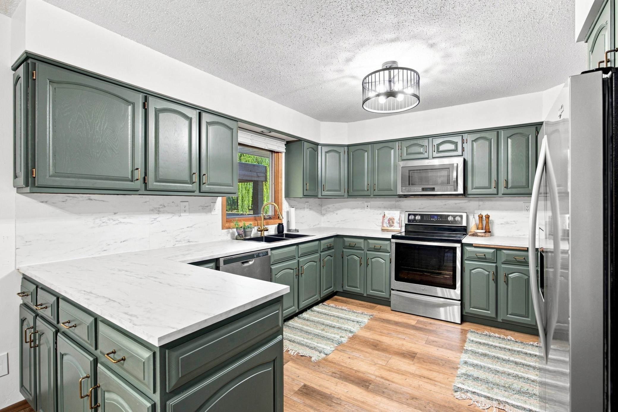 1975 single family home for sale at 6205 Oakport Street N in Moorhead, MN — 3 bed, 2 bath (photo 13 of 40)