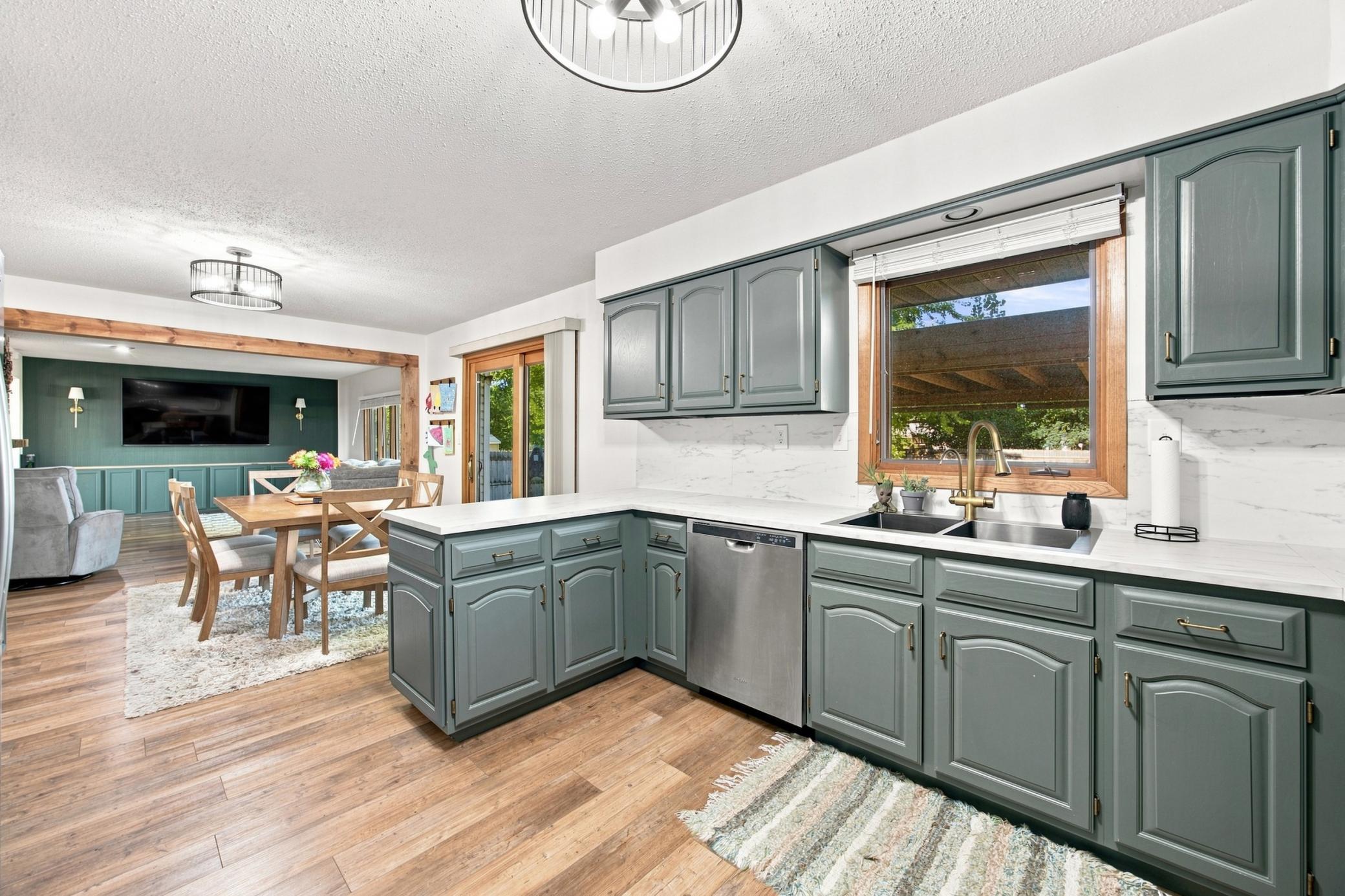 1975 single family home for sale at 6205 Oakport Street N in Moorhead, MN — 3 bed, 2 bath (photo 16 of 40)