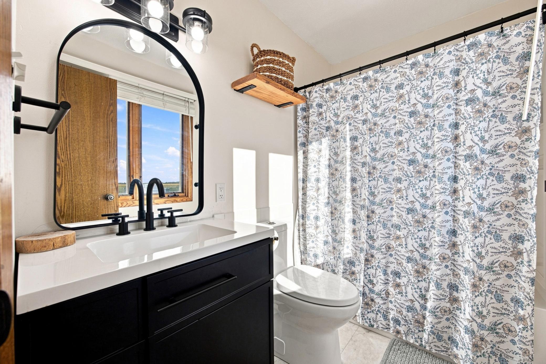 1975 single family home for sale at 6205 Oakport Street N in Moorhead, MN — 3 bed, 2 bath (photo 20 of 40)