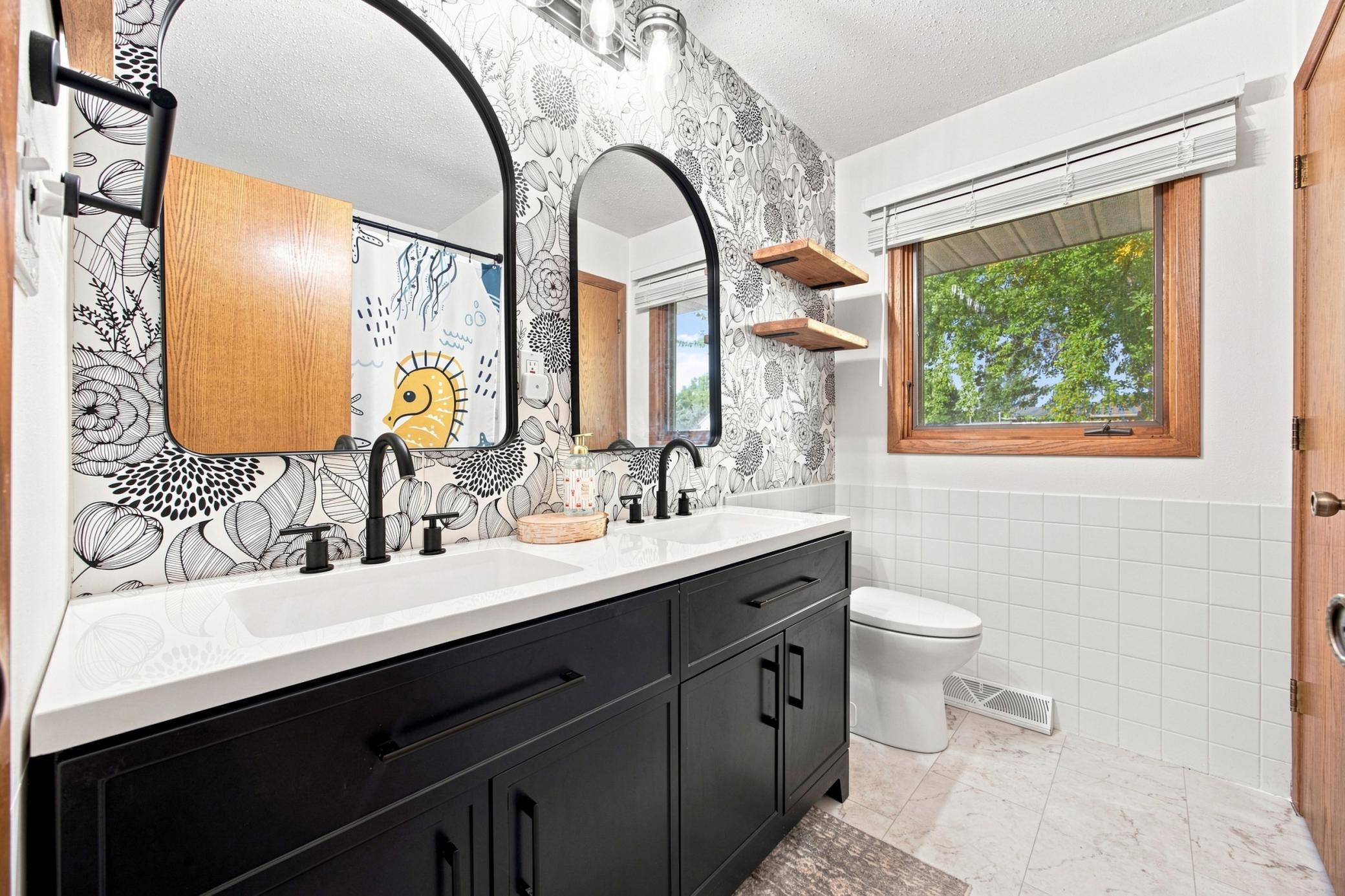 1975 single family home for sale at 6205 Oakport Street N in Moorhead, MN — 3 bed, 2 bath (photo 25 of 40)