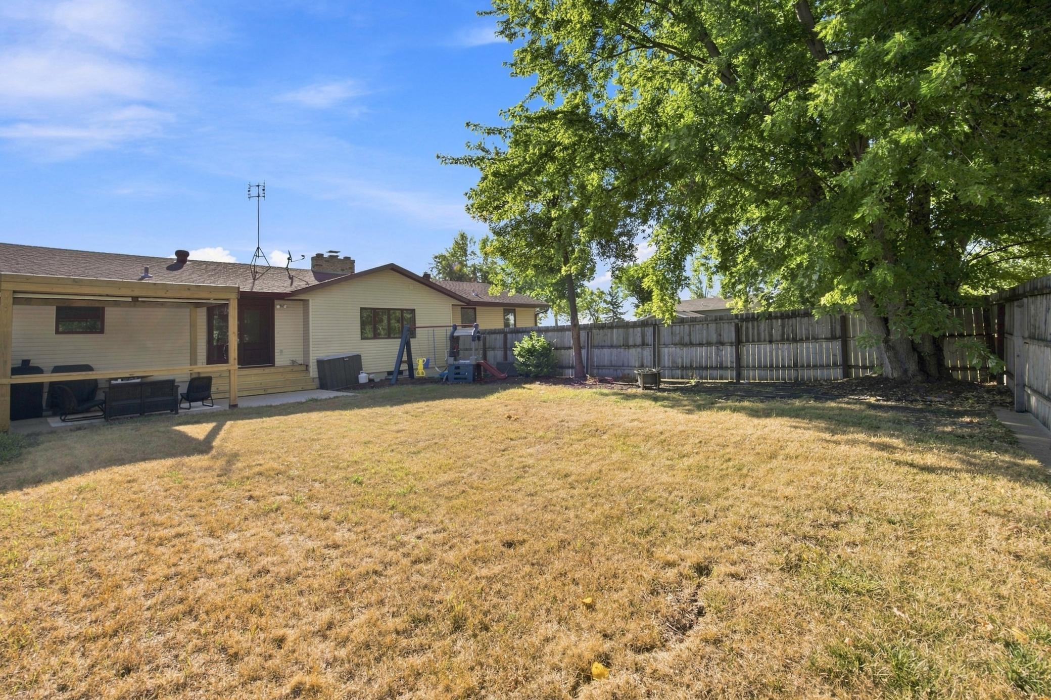 1975 single family home for sale at 6205 Oakport Street N in Moorhead, MN — 3 bed, 2 bath (photo 37 of 40)