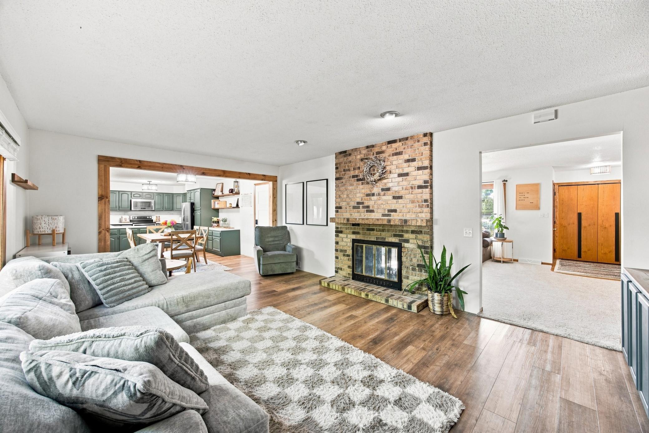1975 single family home for sale at 6205 Oakport Street N in Moorhead, MN — 3 bed, 2 bath (photo 9 of 40)