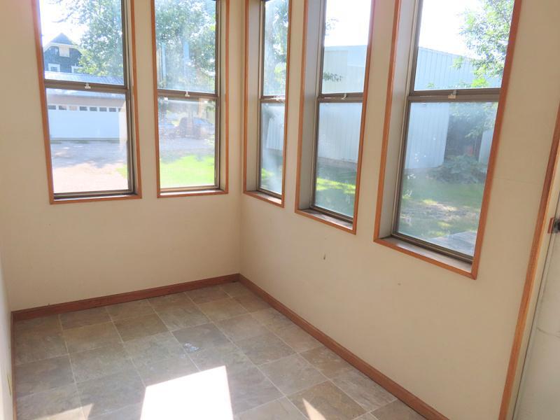 1905 single family home for sale at 518 Main Avenue N in Thief River Falls, MN — 4 bed, 2 bath (photo 14 of 30)