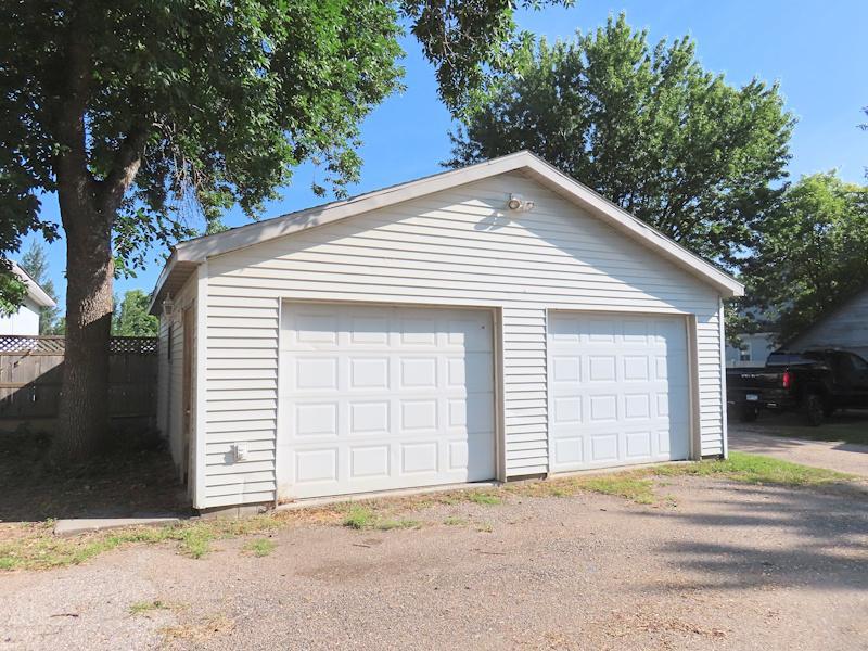 1905 single family home for sale at 518 Main Avenue N in Thief River Falls, MN — 4 bed, 2 bath (photo 26 of 30)