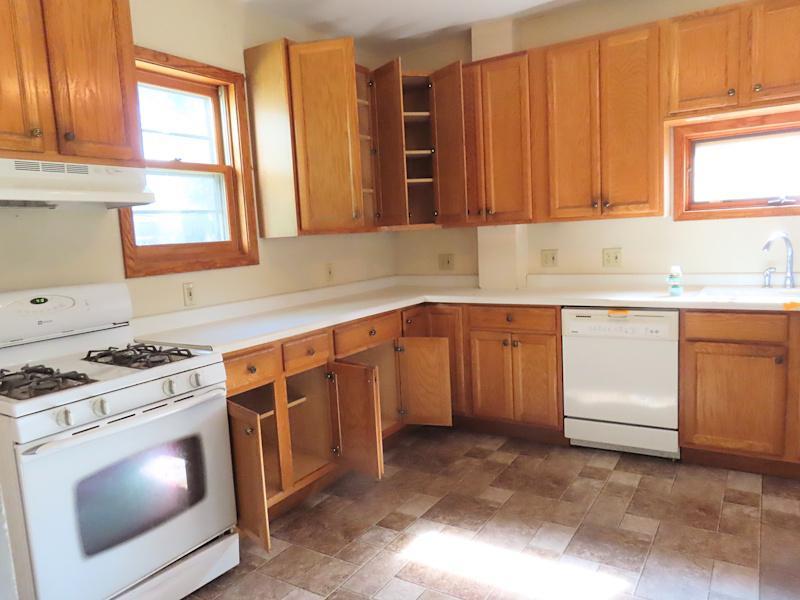1905 single family home for sale at 518 Main Avenue N in Thief River Falls, MN — 4 bed, 2 bath (photo 5 of 30)