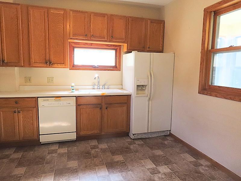 1905 single family home for sale at 518 Main Avenue N in Thief River Falls, MN — 4 bed, 2 bath (photo 6 of 30)