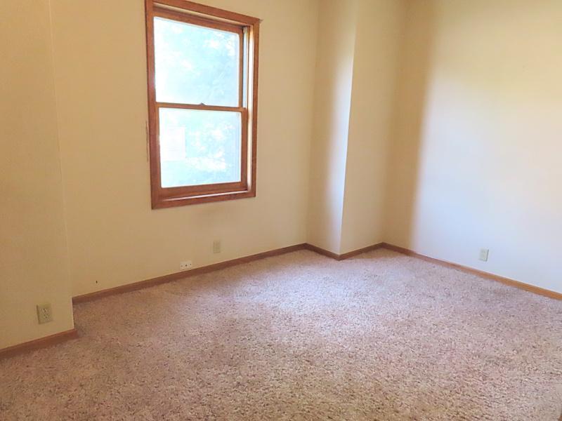 1905 single family home for sale at 518 Main Avenue N in Thief River Falls, MN — 4 bed, 2 bath (photo 7 of 30)