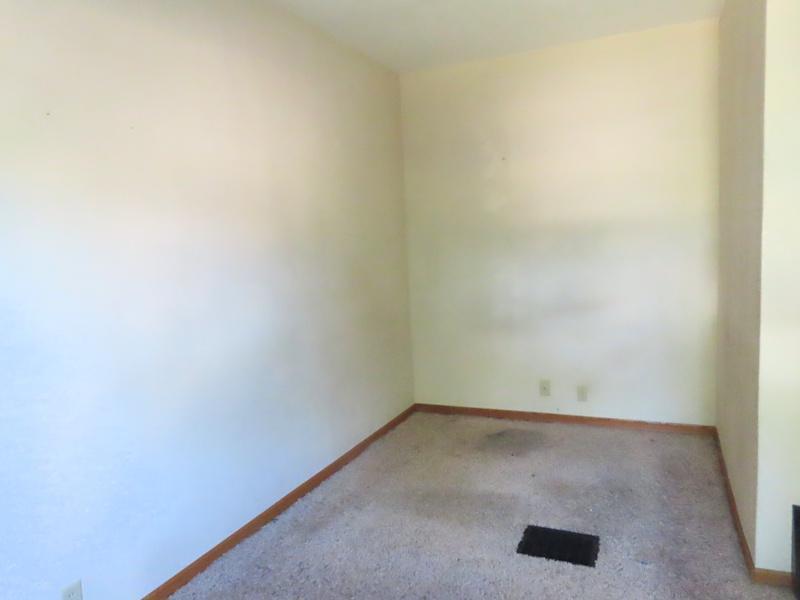 1905 single family home for sale at 518 Main Avenue N in Thief River Falls, MN — 4 bed, 2 bath (photo 8 of 30)