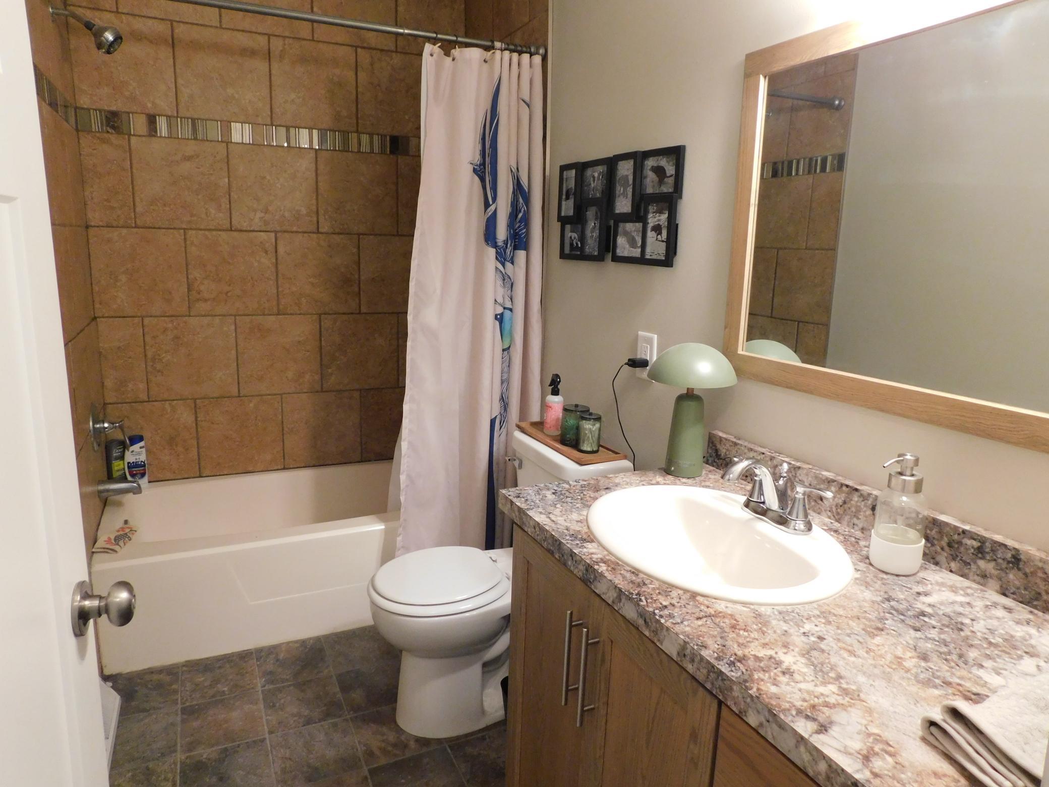 1960 single family home for sale at 1017 17th Street N in Moorhead, MN — 4 bed, 2 bath (photo 22 of 36)