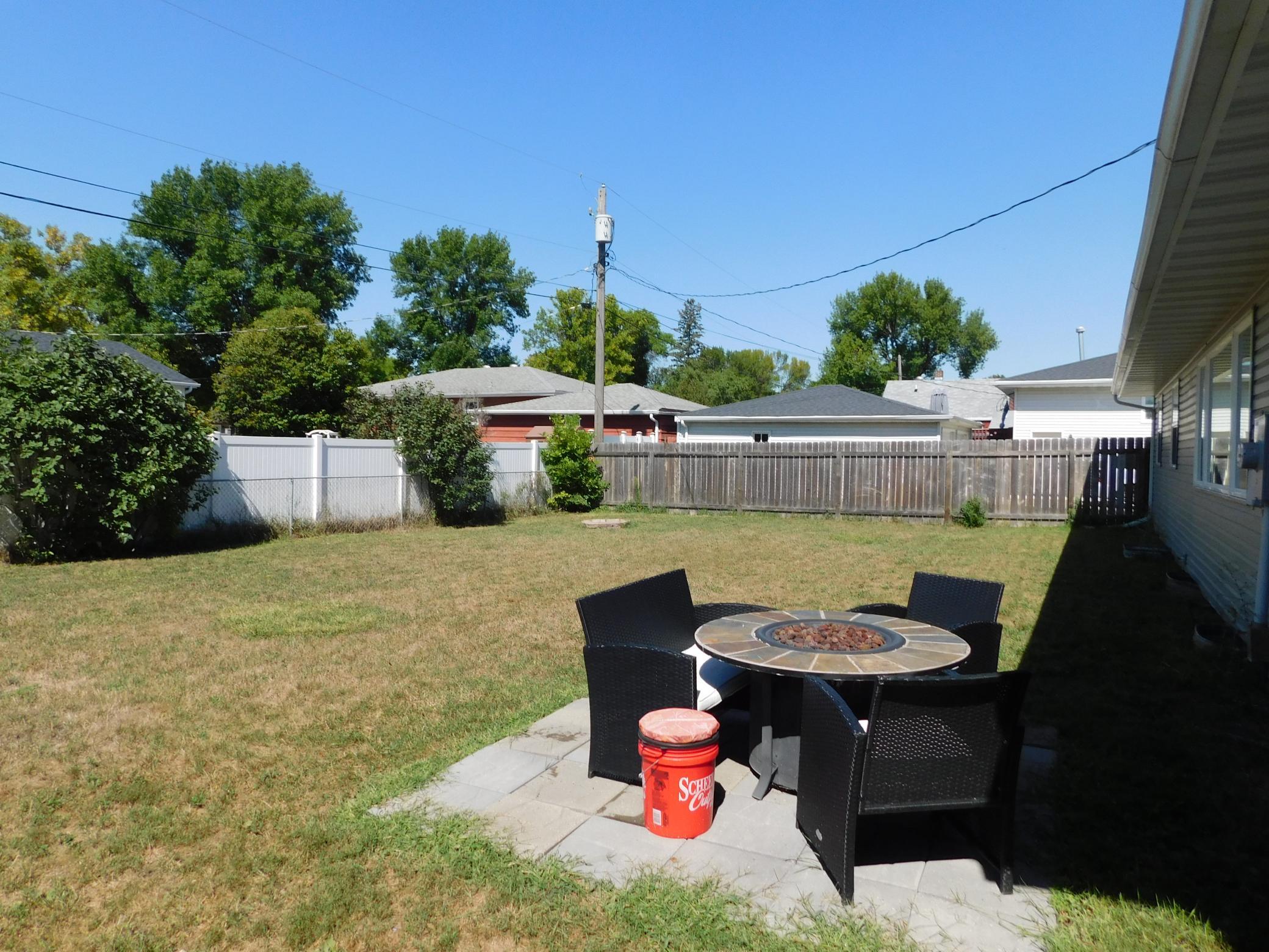 1960 single family home for sale at 1017 17th Street N in Moorhead, MN — 4 bed, 2 bath (photo 34 of 36)