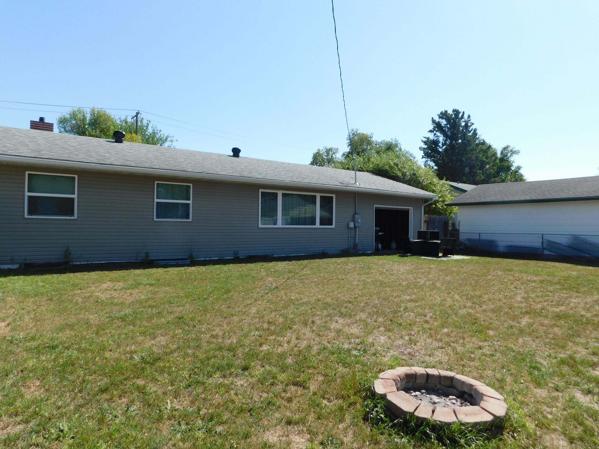 1960 single family home for sale at 1017 17th Street N in Moorhead, MN — 4 bed, 2 bath (photo 35 of 36)