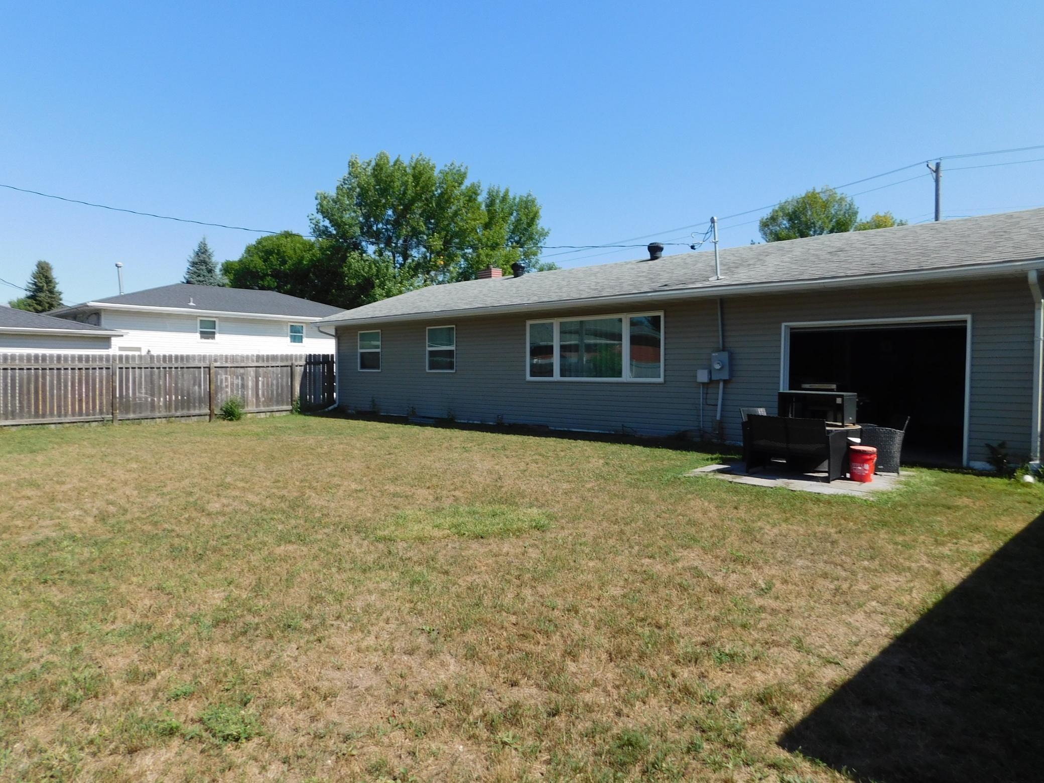 1960 single family home for sale at 1017 17th Street N in Moorhead, MN — 4 bed, 2 bath (photo 36 of 36)
