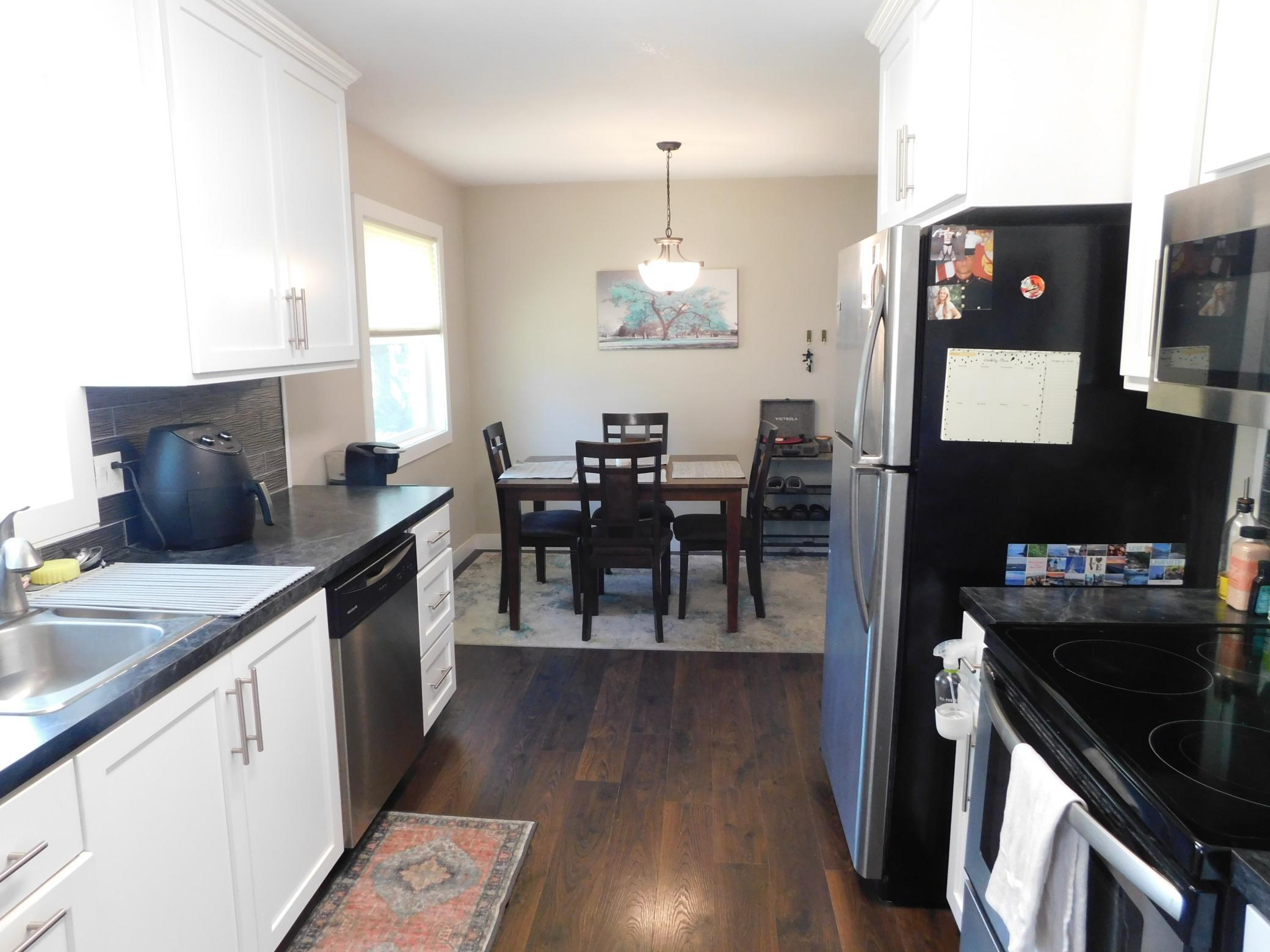 1960 single family home for sale at 1017 17th Street N in Moorhead, MN — 4 bed, 2 bath (photo 6 of 36)