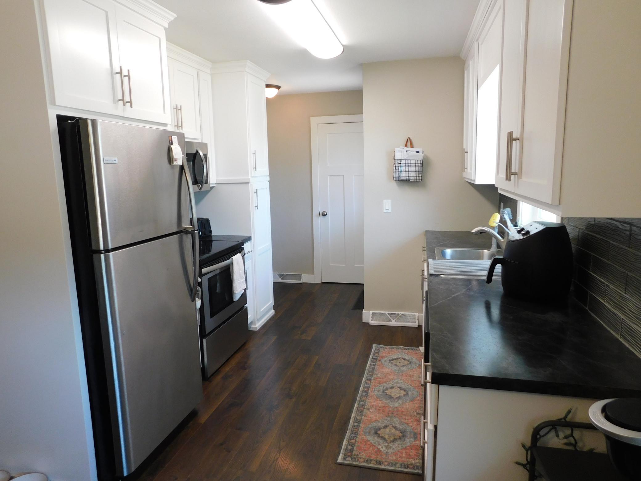 1960 single family home for sale at 1017 17th Street N in Moorhead, MN — 4 bed, 2 bath (photo 7 of 36)