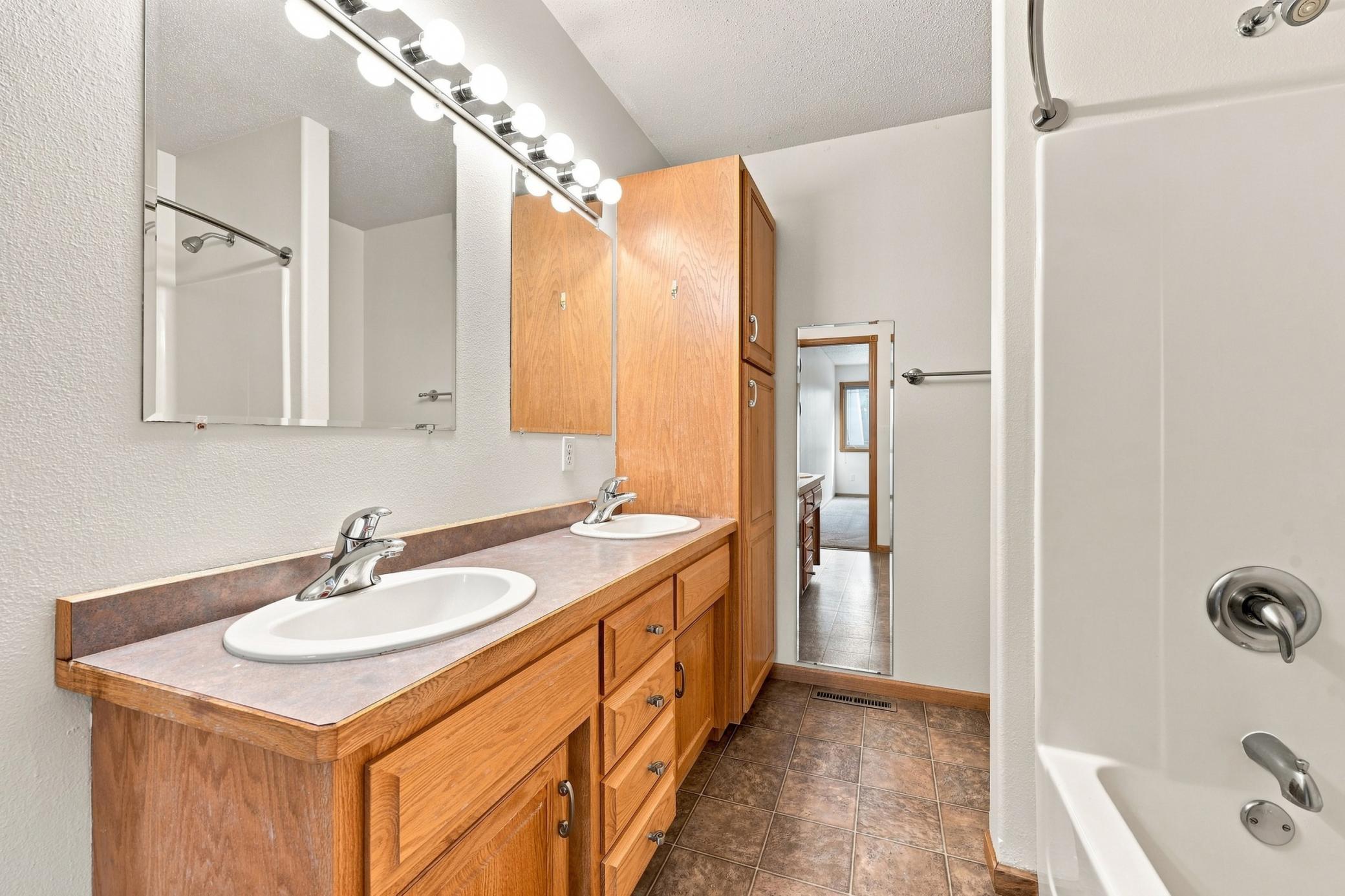 2003 single family home for sale at 15835 145th Avenue in Lake Park, MN — 5 bed, 3 bath (photo 12 of 44)