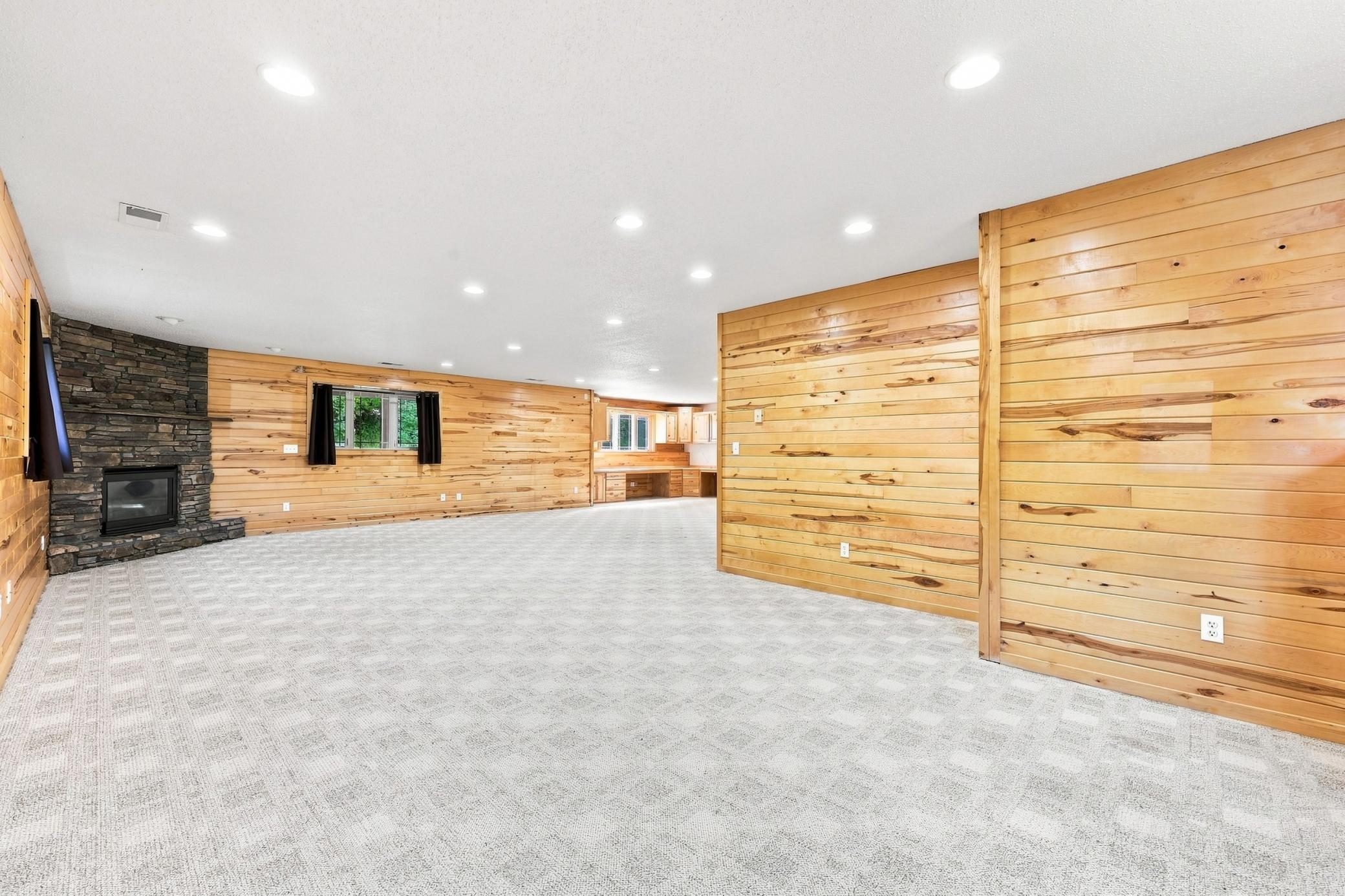 2003 single family home for sale at 15835 145th Avenue in Lake Park, MN — 5 bed, 3 bath (photo 18 of 44)
