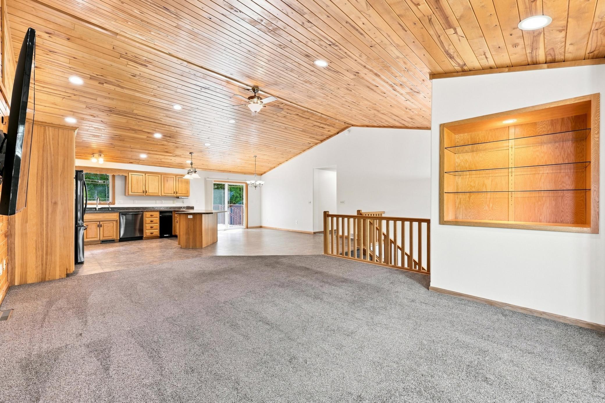 2003 single family home for sale at 15835 145th Avenue in Lake Park, MN — 5 bed, 3 bath (photo 5 of 44)