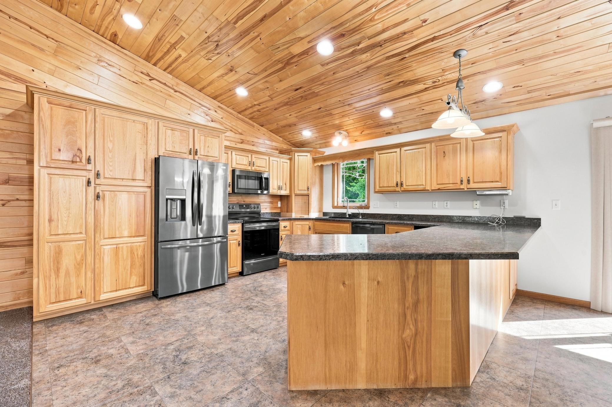 2003 single family home for sale at 15835 145th Avenue in Lake Park, MN — 5 bed, 3 bath (photo 6 of 44)