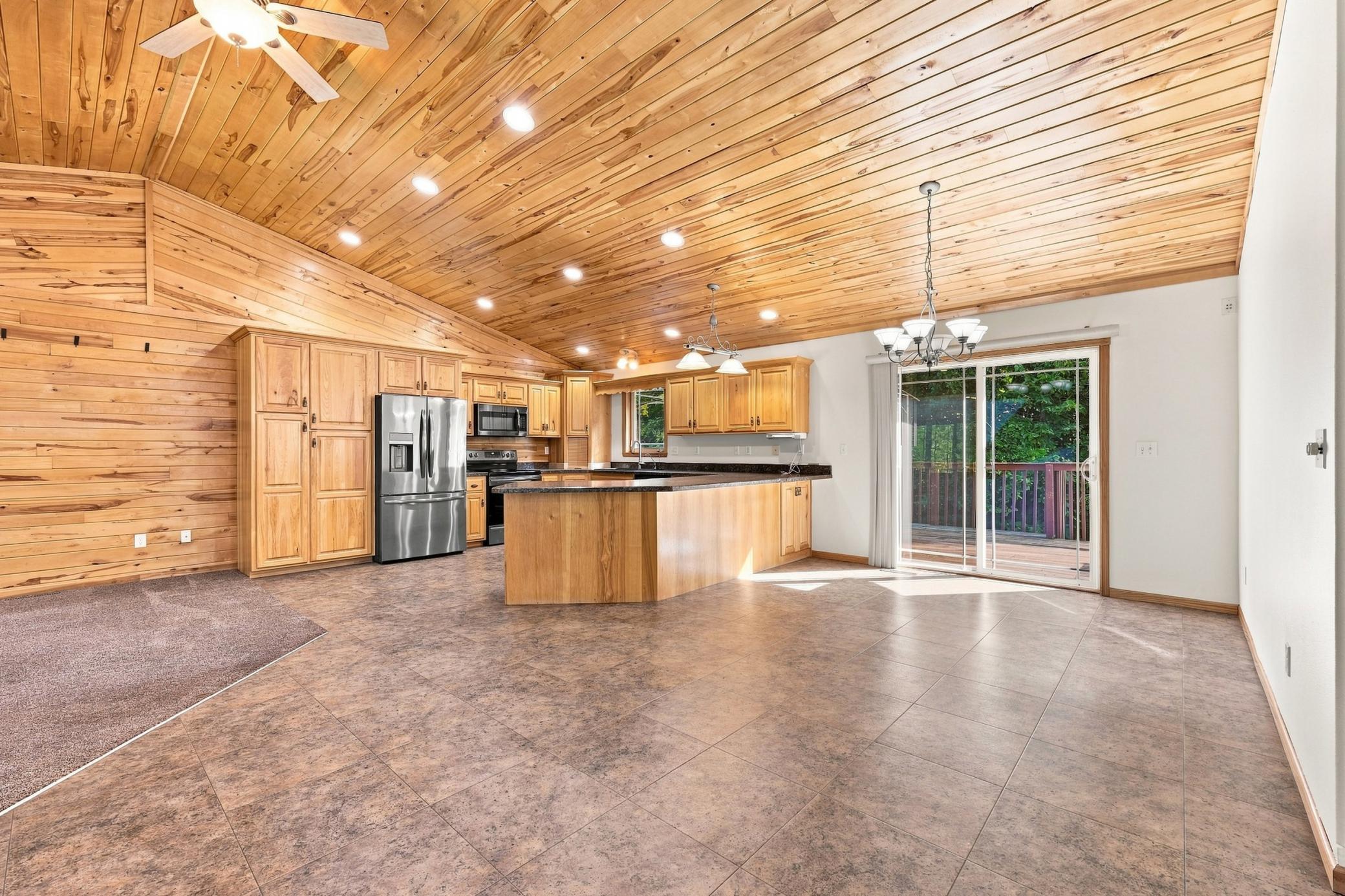 2003 single family home for sale at 15835 145th Avenue in Lake Park, MN — 5 bed, 3 bath (photo 8 of 44)