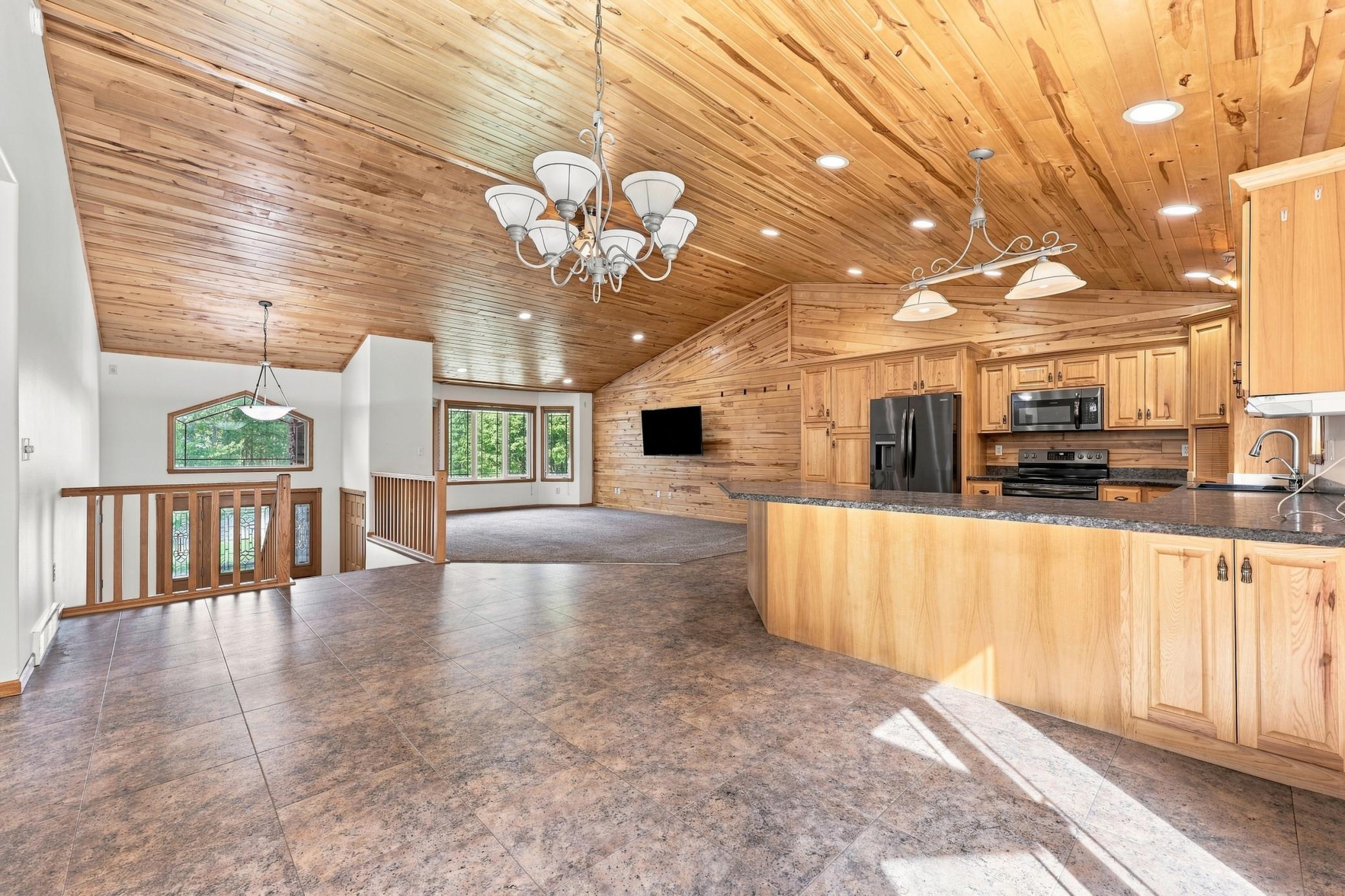 2003 single family home for sale at 15835 145th Avenue in Lake Park, MN — 5 bed, 3 bath (photo 9 of 44)