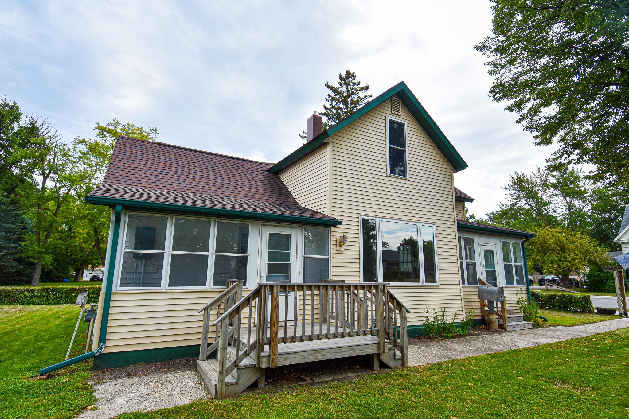 1900 single family home for sale at 621 1st Street E in Thief River Falls, MN — 3 bed, 2 bath