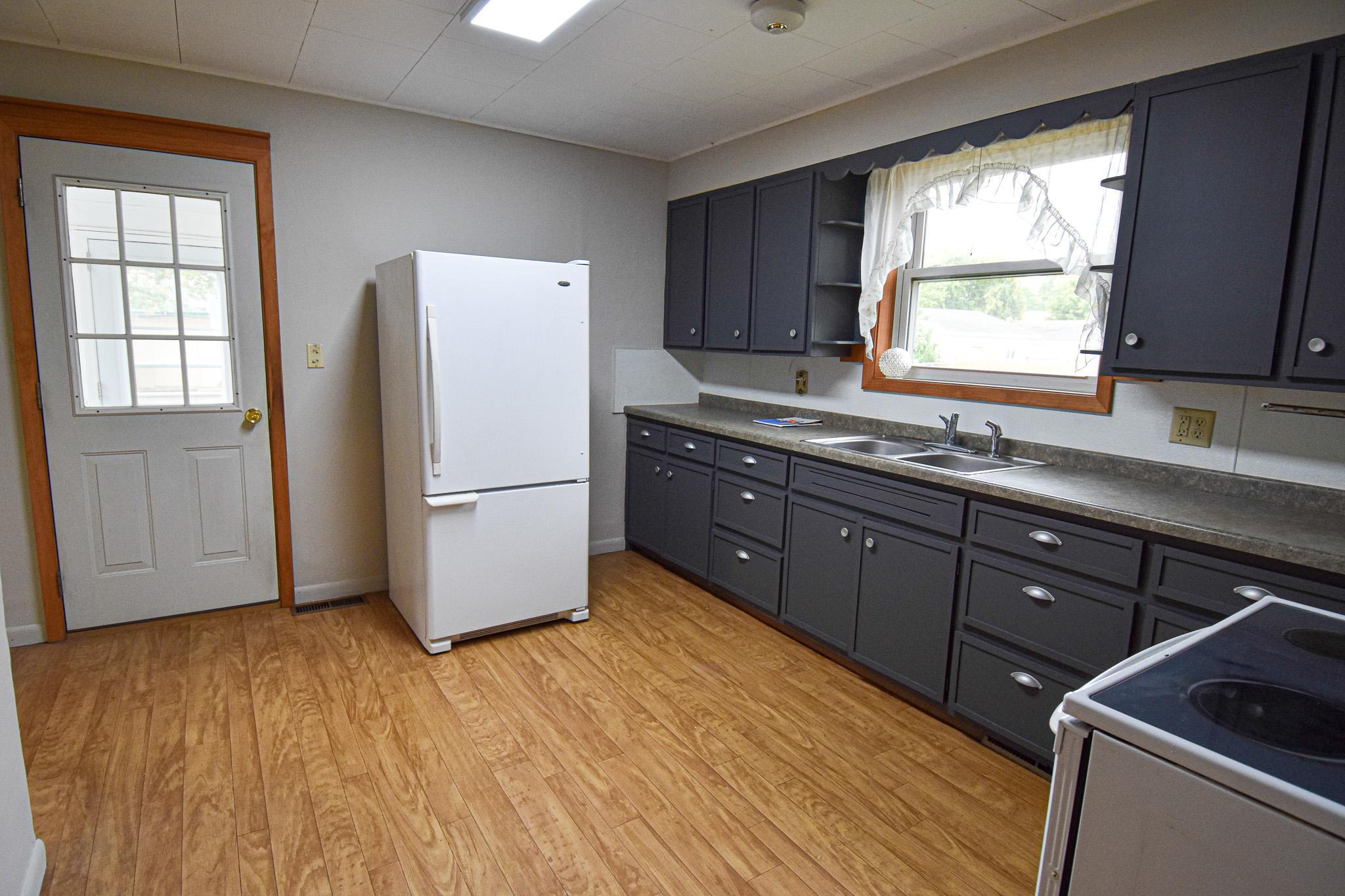 1900 single family home for sale at 621 1st Street E in Thief River Falls, MN — 3 bed, 2 bath (photo 11 of 39)