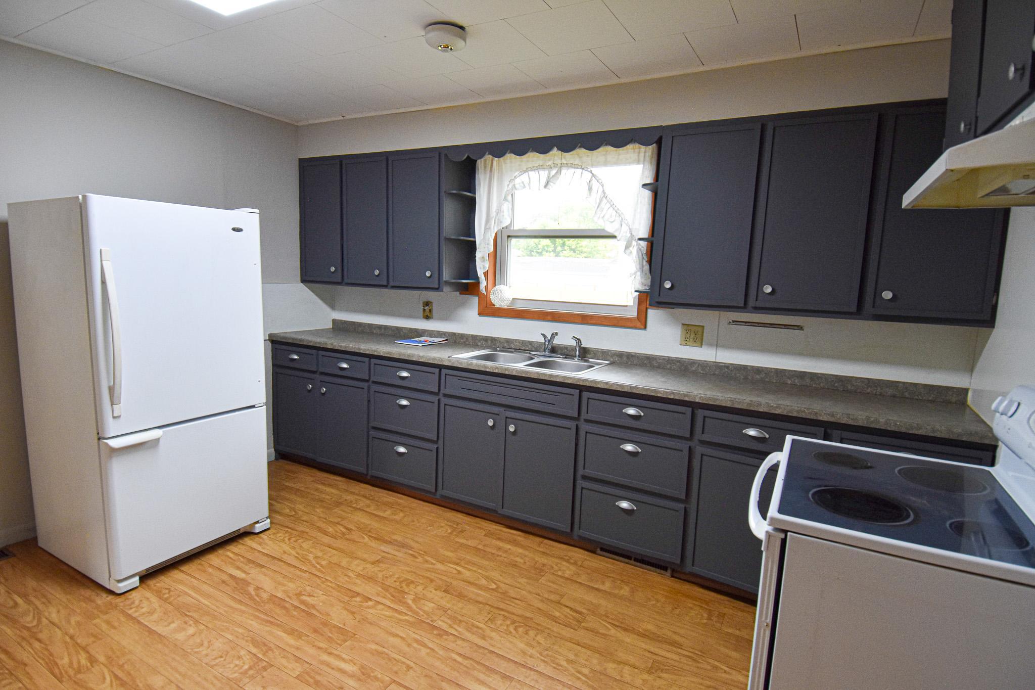 1900 single family home for sale at 621 1st Street E in Thief River Falls, MN — 3 bed, 2 bath (photo 12 of 39)
