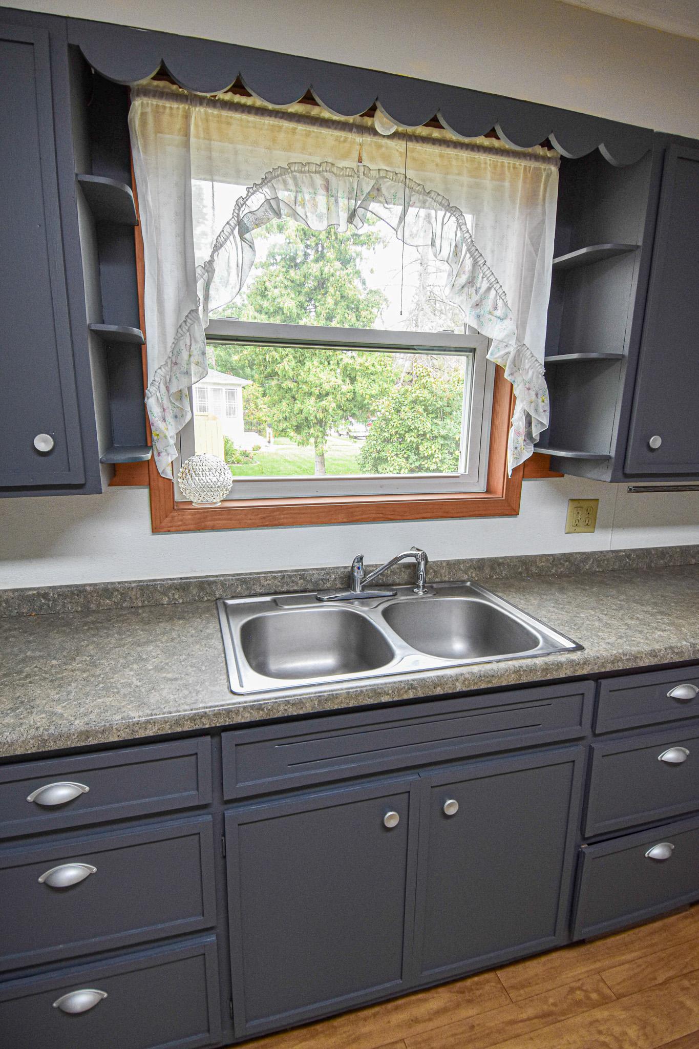 1900 single family home for sale at 621 1st Street E in Thief River Falls, MN — 3 bed, 2 bath (photo 14 of 39)