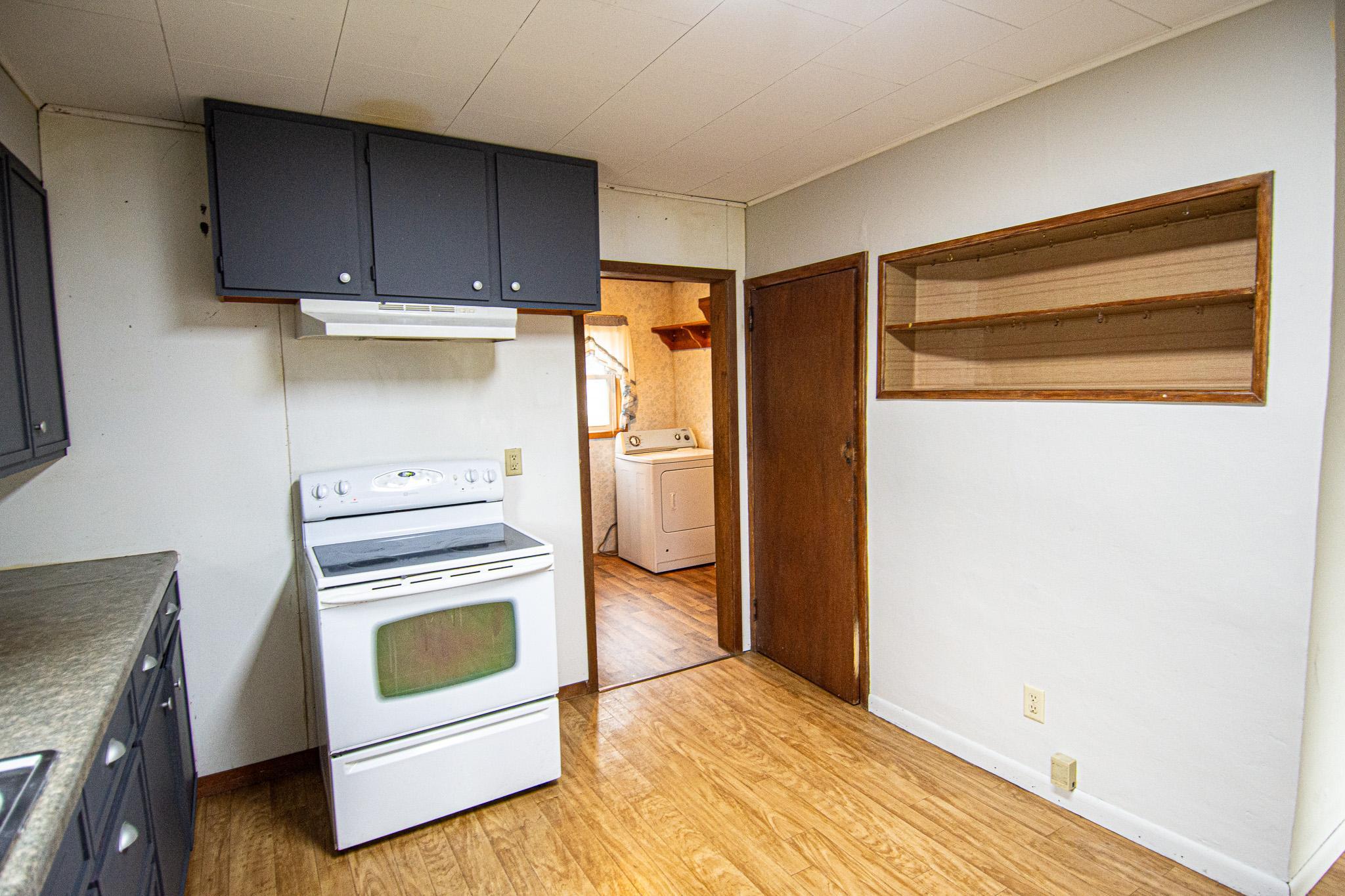 1900 single family home for sale at 621 1st Street E in Thief River Falls, MN — 3 bed, 2 bath (photo 15 of 39)