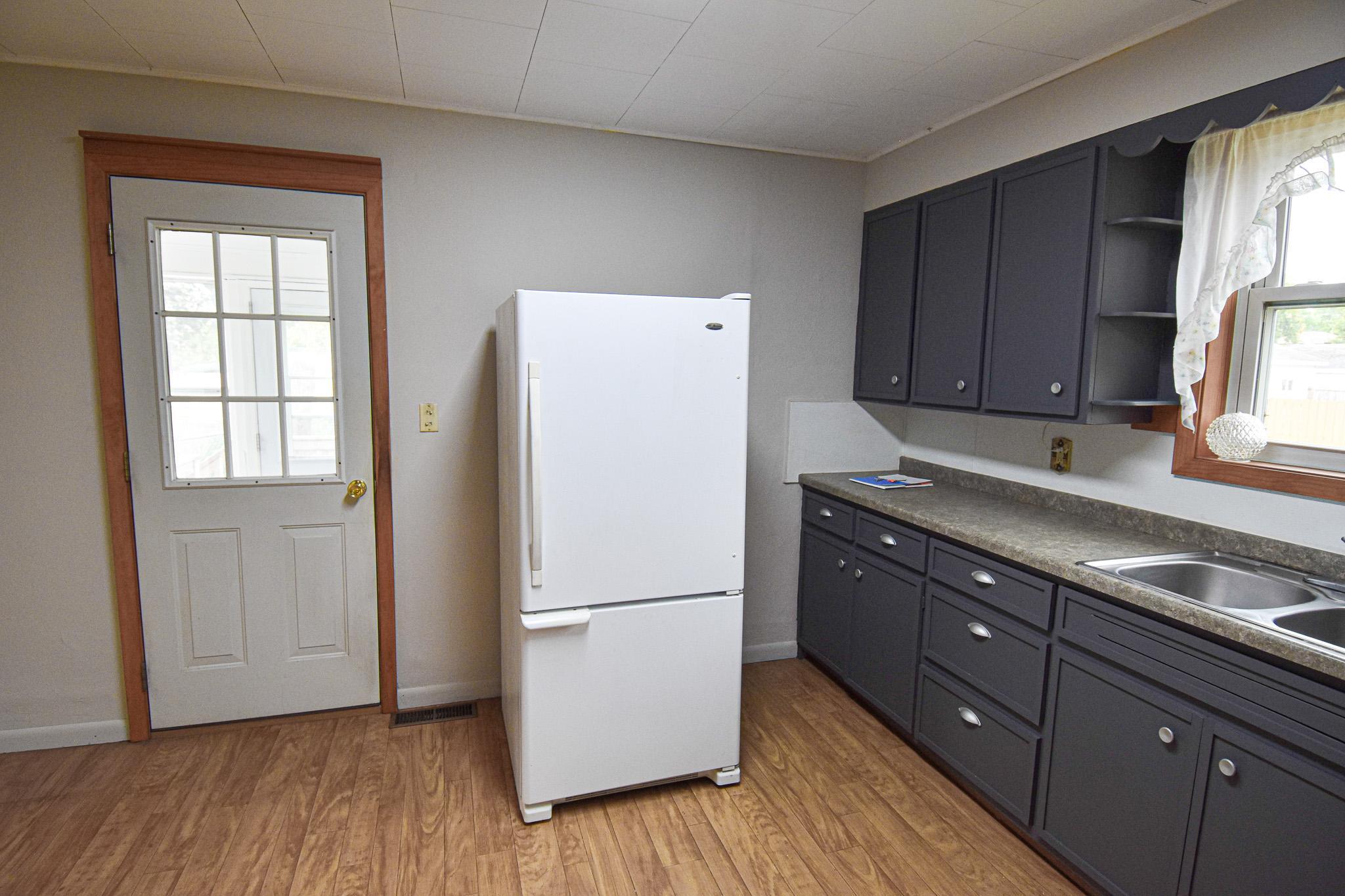 1900 single family home for sale at 621 1st Street E in Thief River Falls, MN — 3 bed, 2 bath (photo 16 of 39)