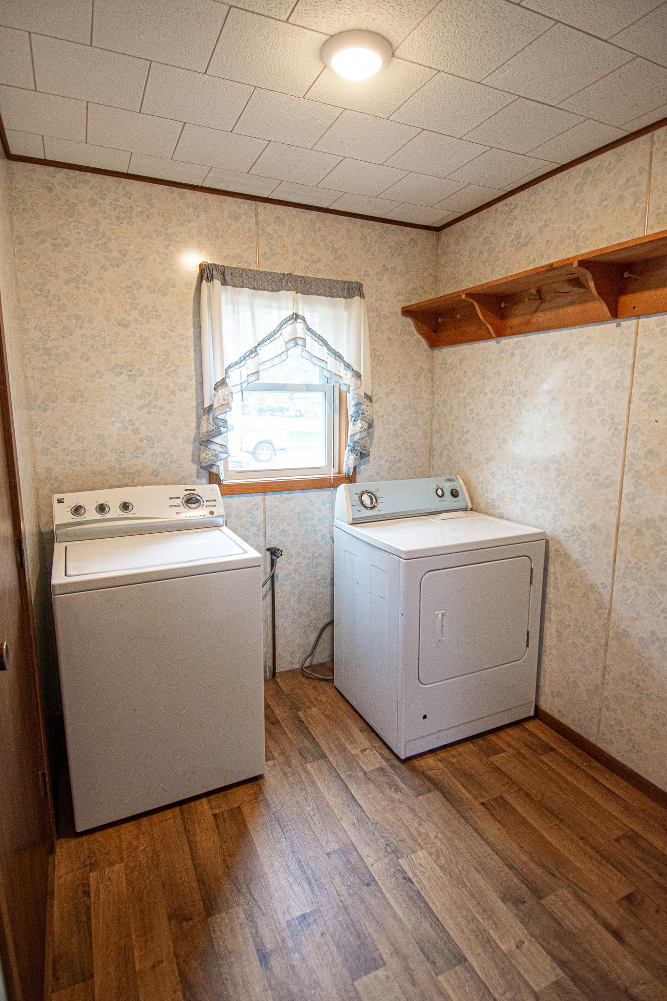 1900 single family home for sale at 621 1st Street E in Thief River Falls, MN — 3 bed, 2 bath (photo 19 of 39)