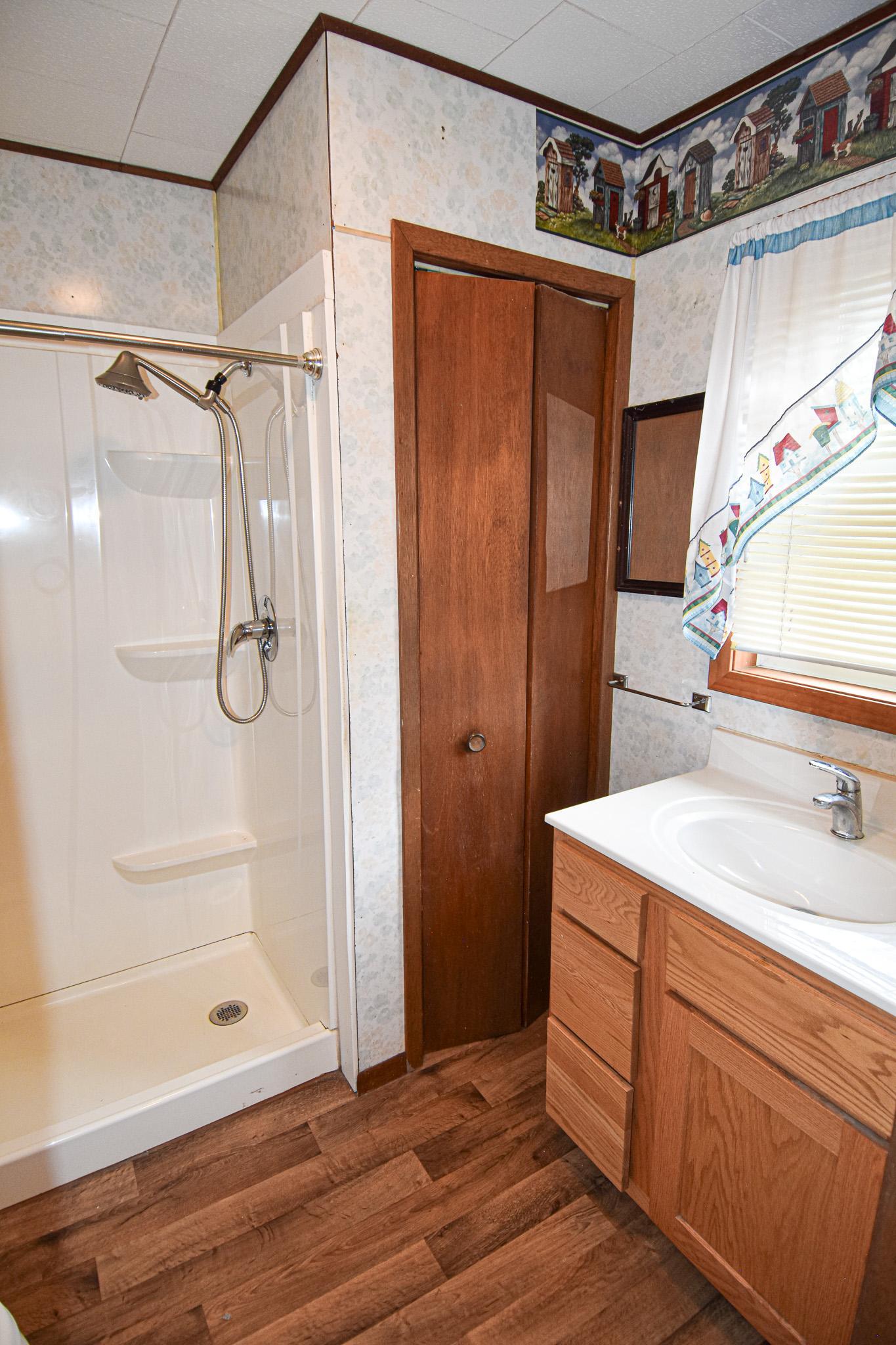 1900 single family home for sale at 621 1st Street E in Thief River Falls, MN — 3 bed, 2 bath (photo 20 of 39)