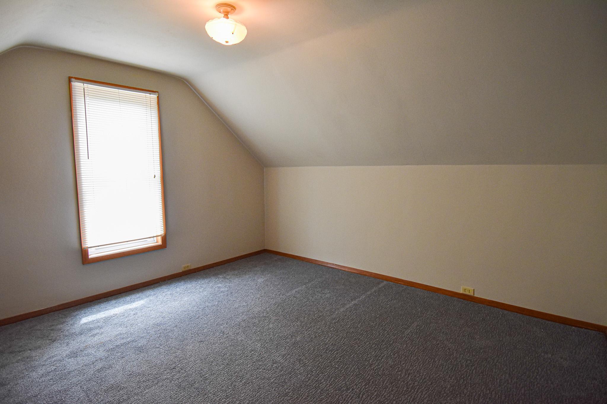 1900 single family home for sale at 621 1st Street E in Thief River Falls, MN — 3 bed, 2 bath (photo 27 of 39)