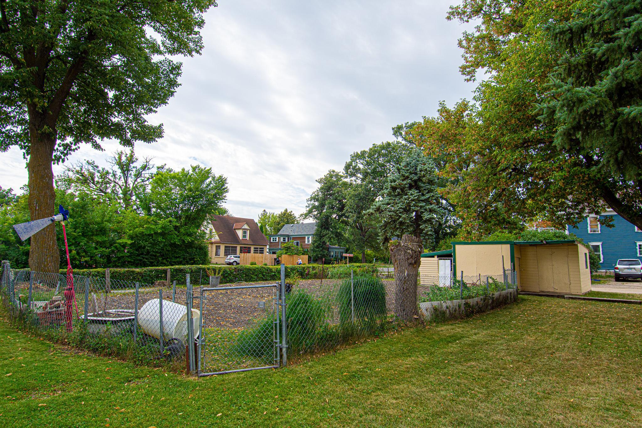 1900 single family home for sale at 621 1st Street E in Thief River Falls, MN — 3 bed, 2 bath (photo 34 of 39)