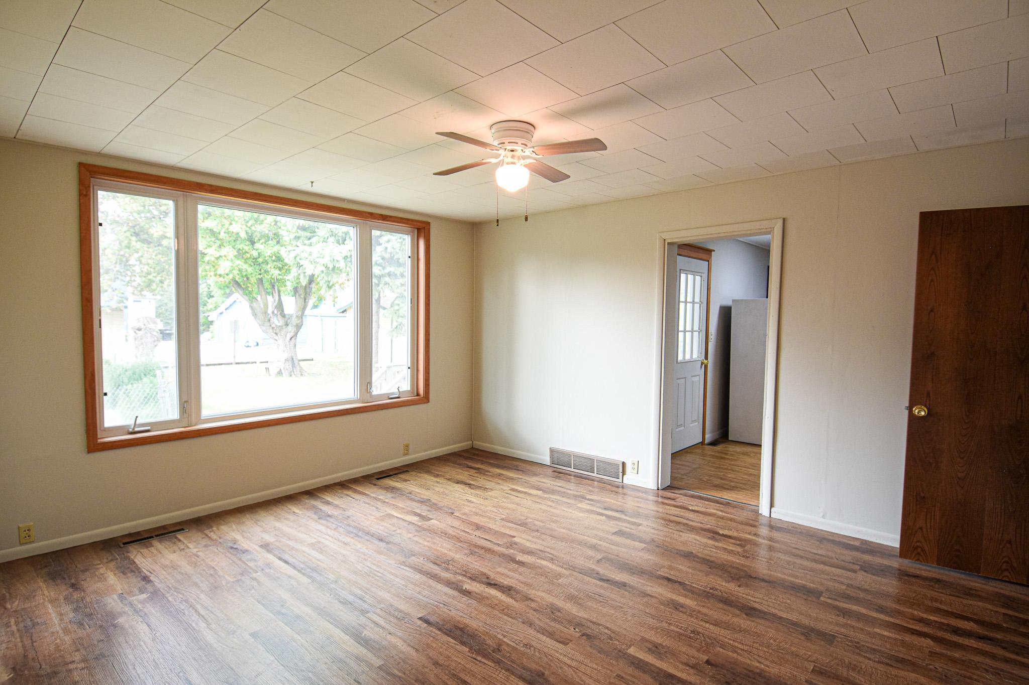 1900 single family home for sale at 621 1st Street E in Thief River Falls, MN — 3 bed, 2 bath (photo 6 of 39)