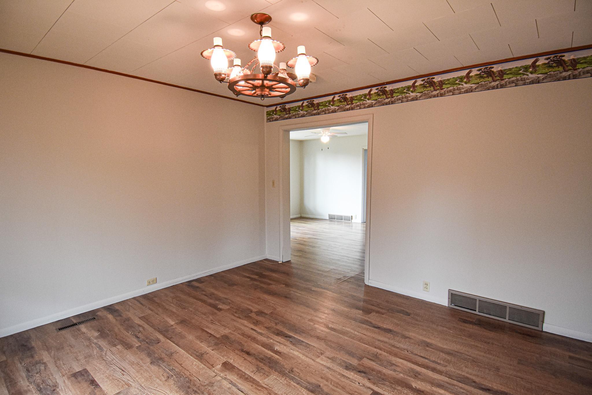 1900 single family home for sale at 621 1st Street E in Thief River Falls, MN — 3 bed, 2 bath (photo 8 of 39)