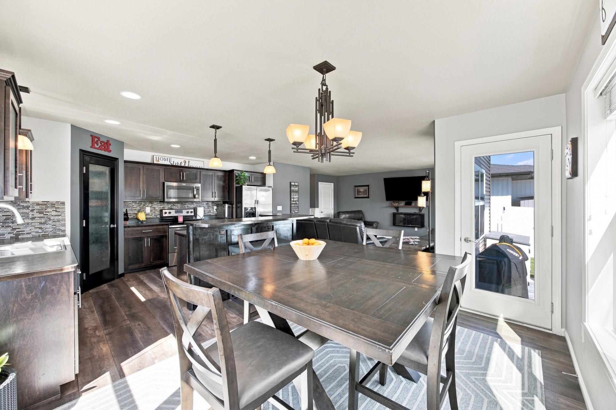 2013 single family home for sale at 3029 2nd Street E in West Fargo, ND — 5 bed, 4 bath (photo 12 of 37)
