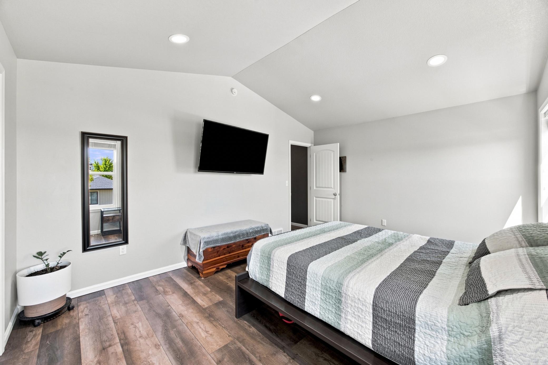 2013 single family home for sale at 3029 2nd Street E in West Fargo, ND — 5 bed, 4 bath (photo 14 of 37)