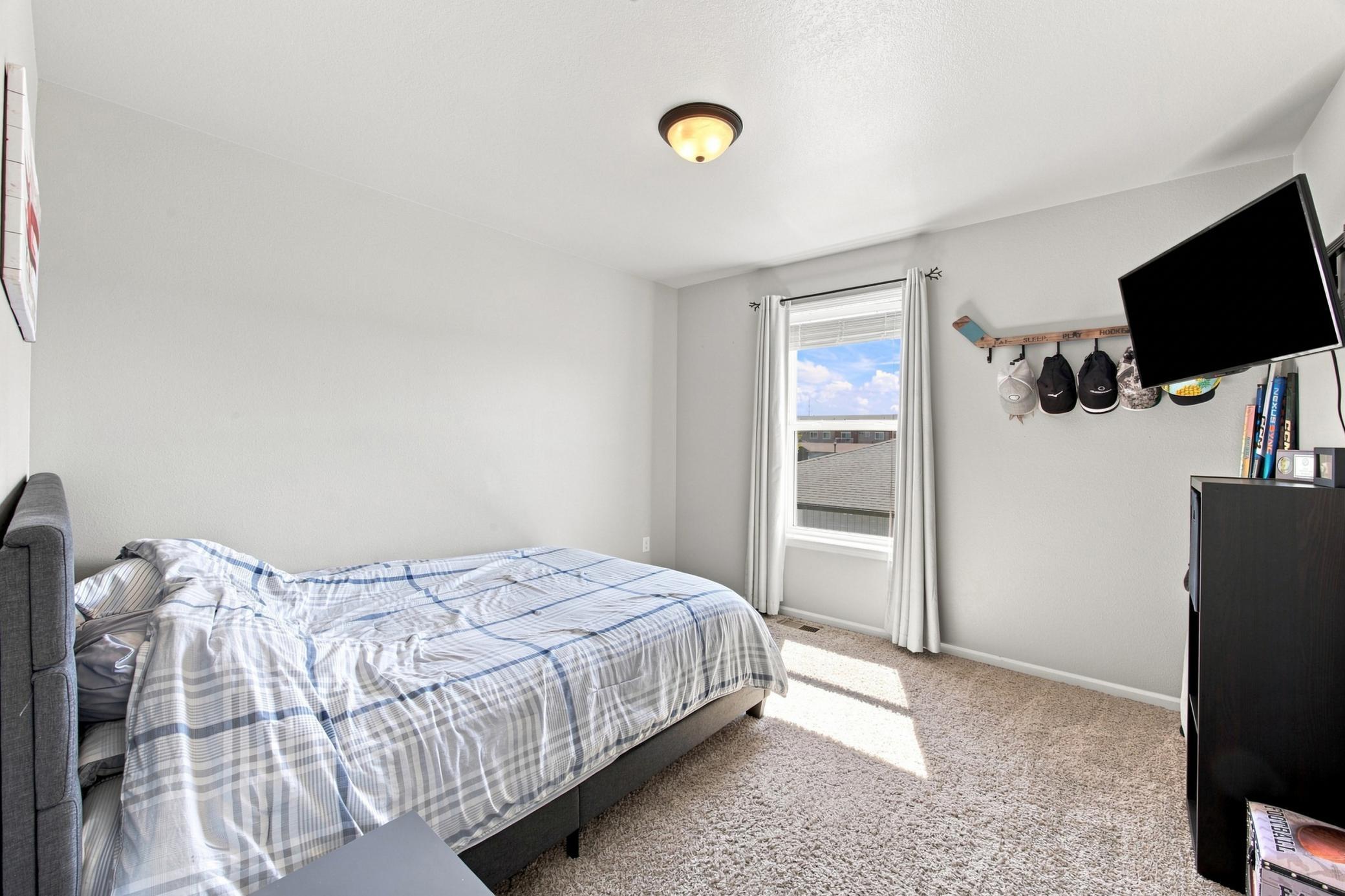 2013 single family home for sale at 3029 2nd Street E in West Fargo, ND — 5 bed, 4 bath (photo 17 of 37)
