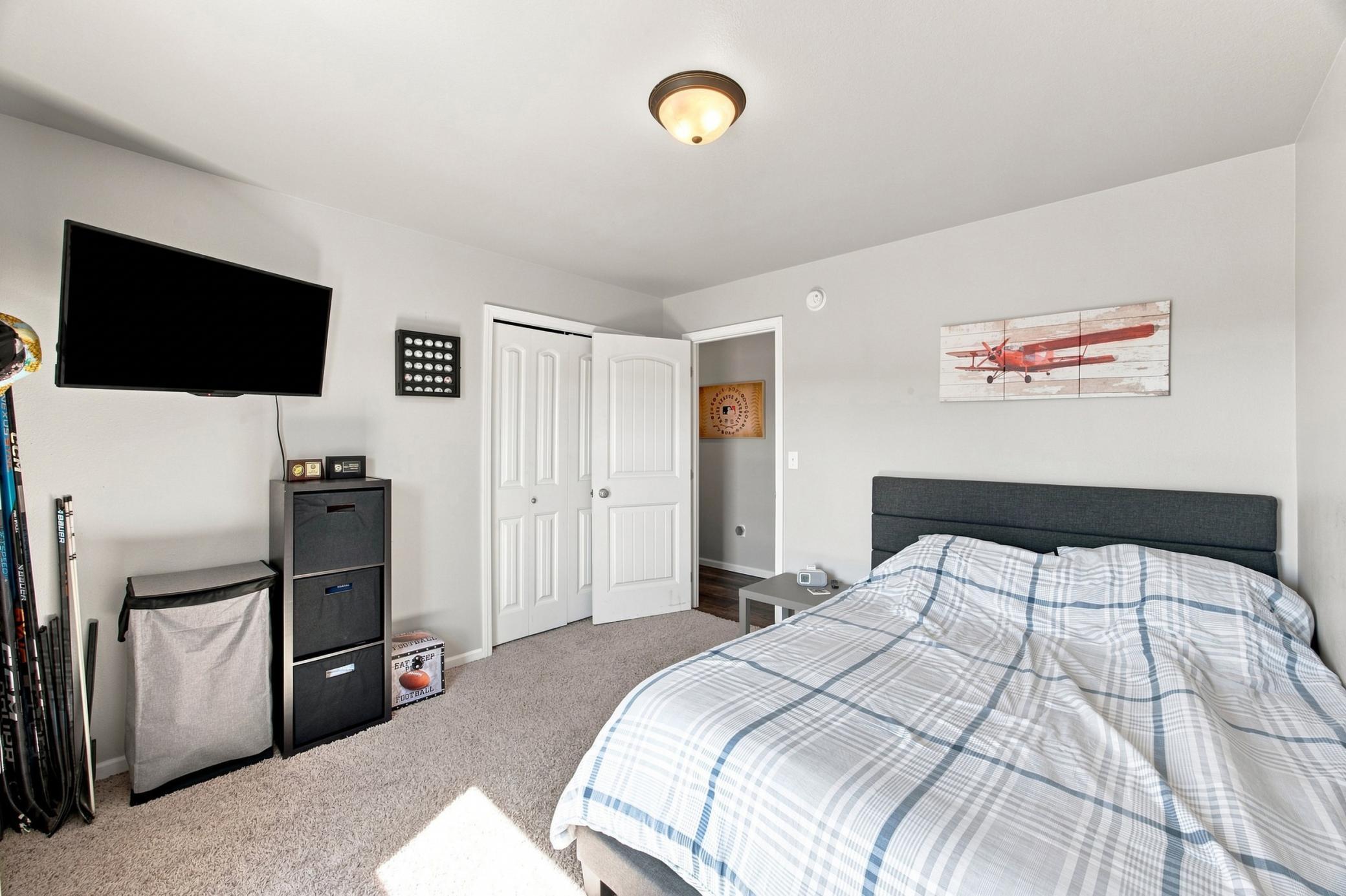 2013 single family home for sale at 3029 2nd Street E in West Fargo, ND — 5 bed, 4 bath (photo 18 of 37)