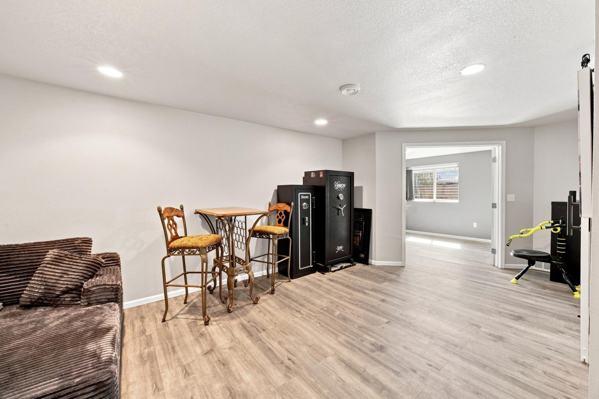 2013 single family home for sale at 3029 2nd Street E in West Fargo, ND — 5 bed, 4 bath (photo 24 of 37)