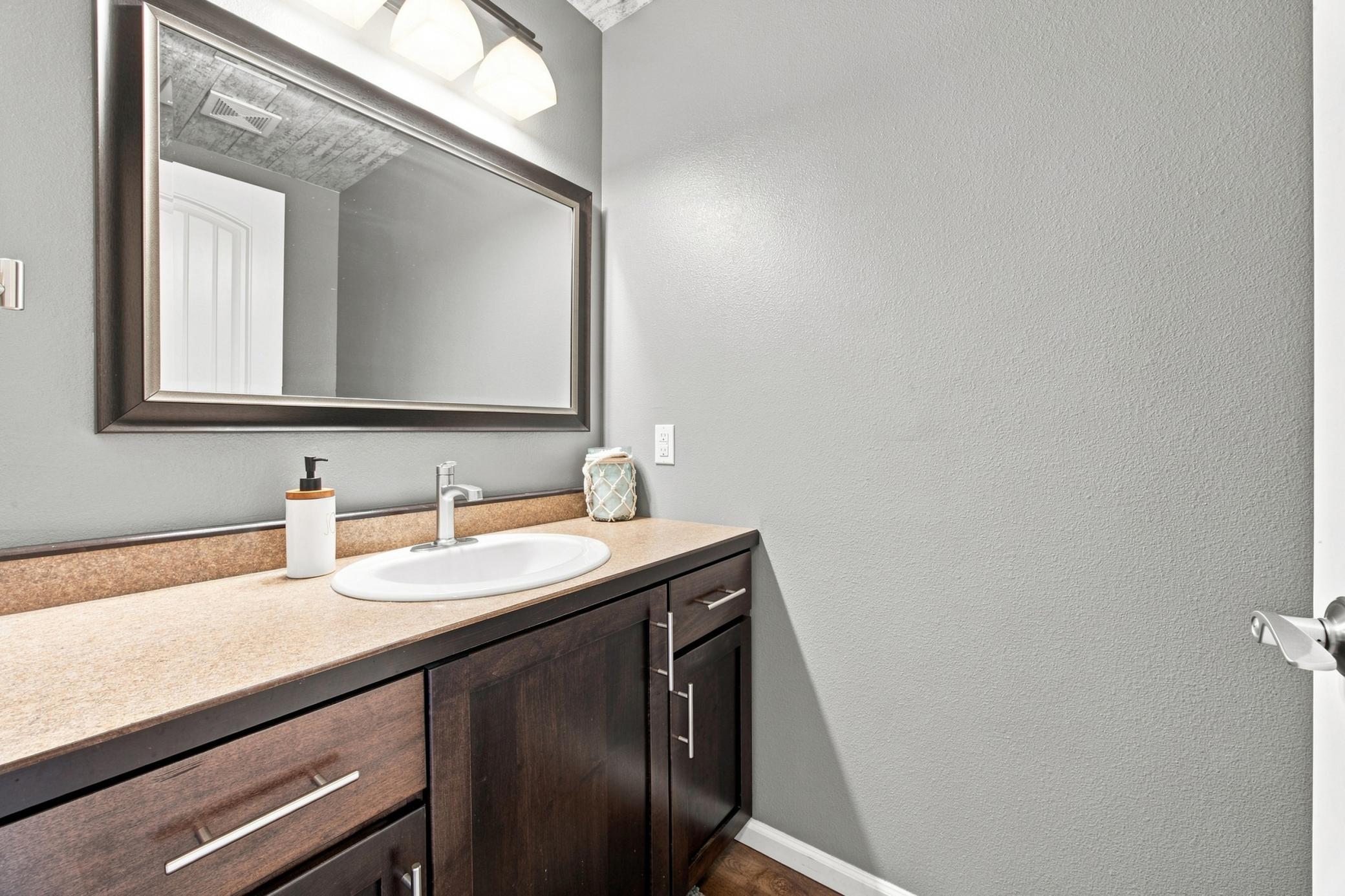 2013 single family home for sale at 3029 2nd Street E in West Fargo, ND — 5 bed, 4 bath (photo 28 of 37)