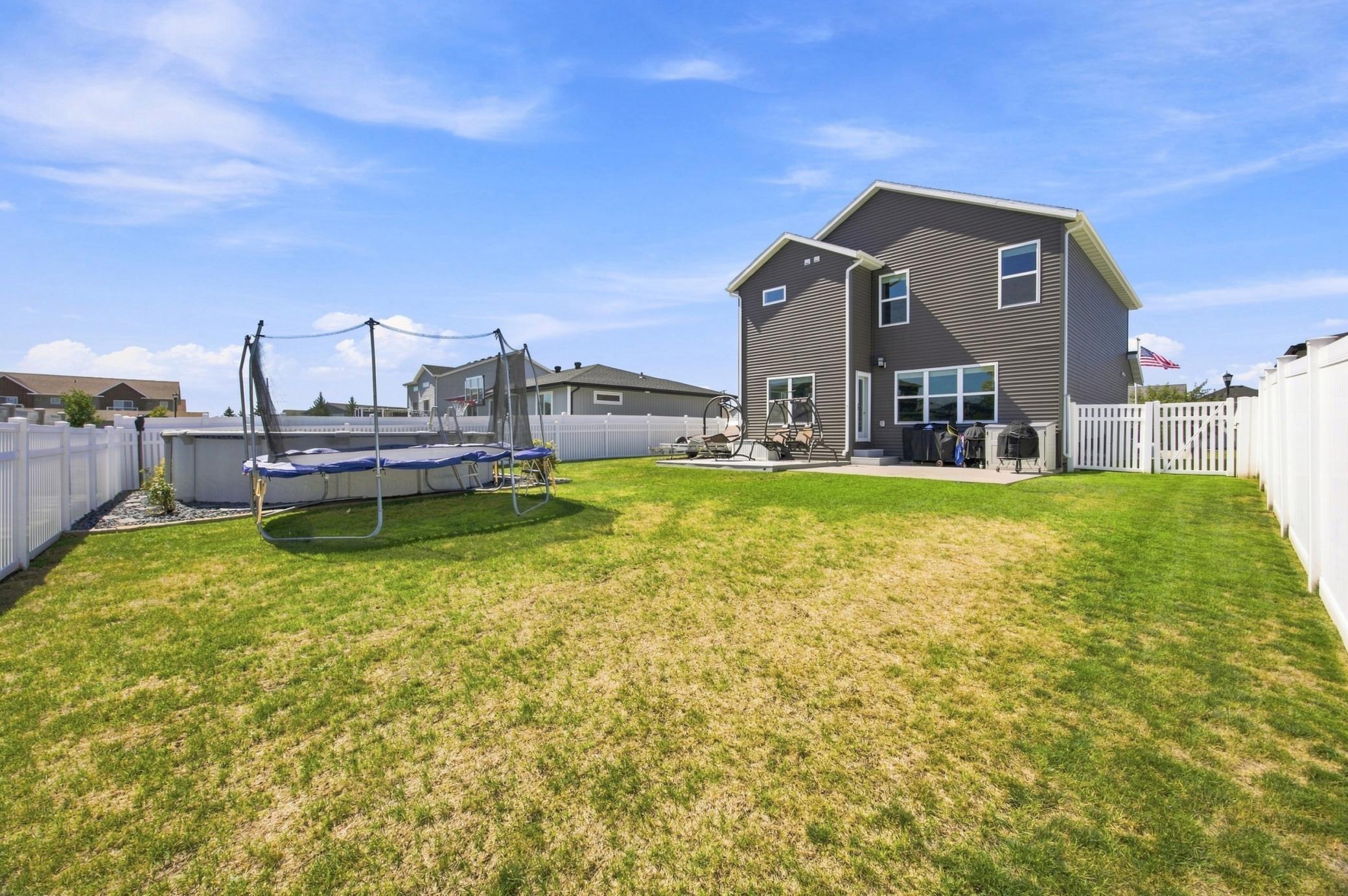 2013 single family home for sale at 3029 2nd Street E in West Fargo, ND — 5 bed, 4 bath (photo 33 of 37)