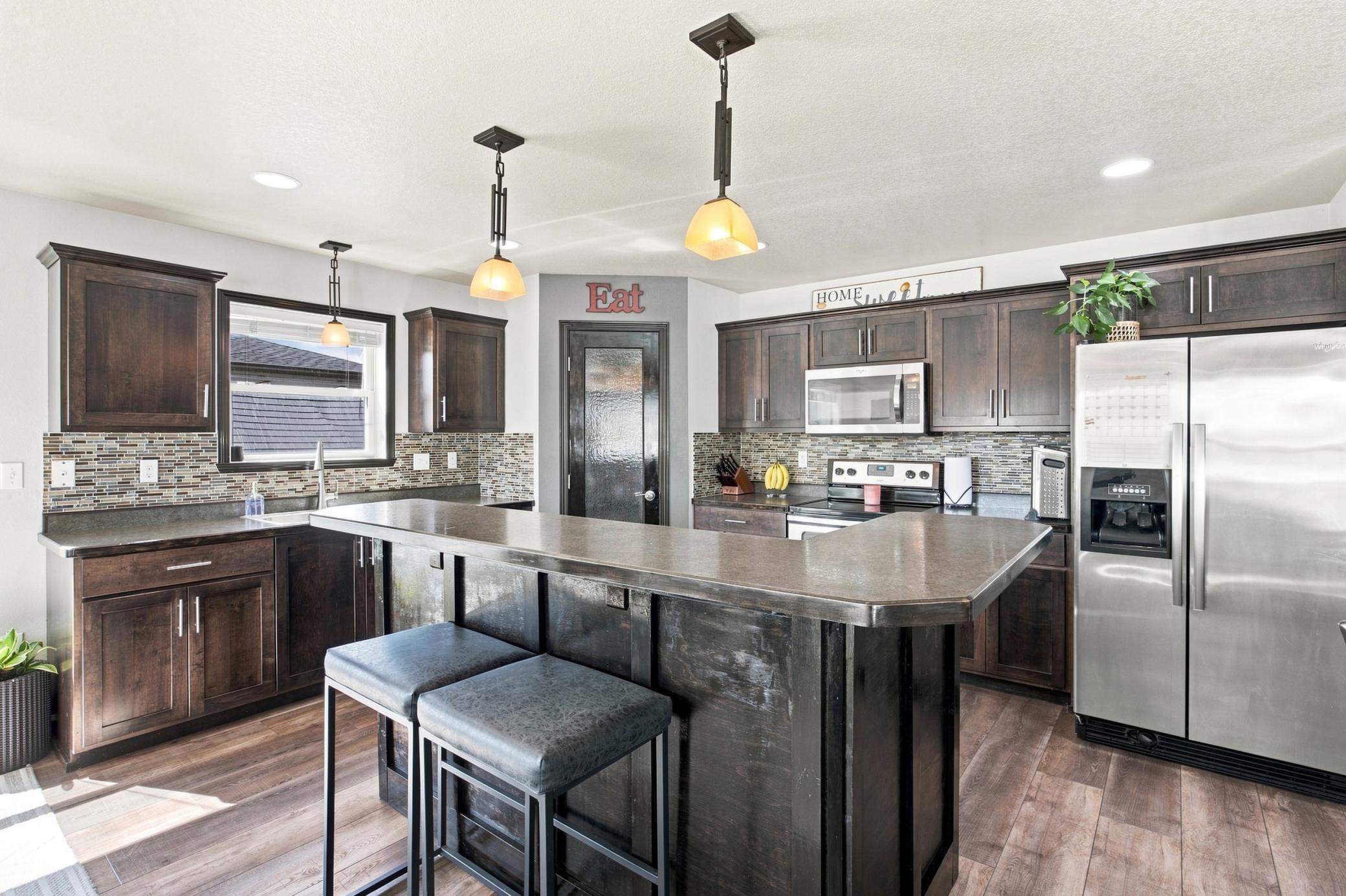 2013 single family home for sale at 3029 2nd Street E in West Fargo, ND — 5 bed, 4 bath (photo 8 of 37)